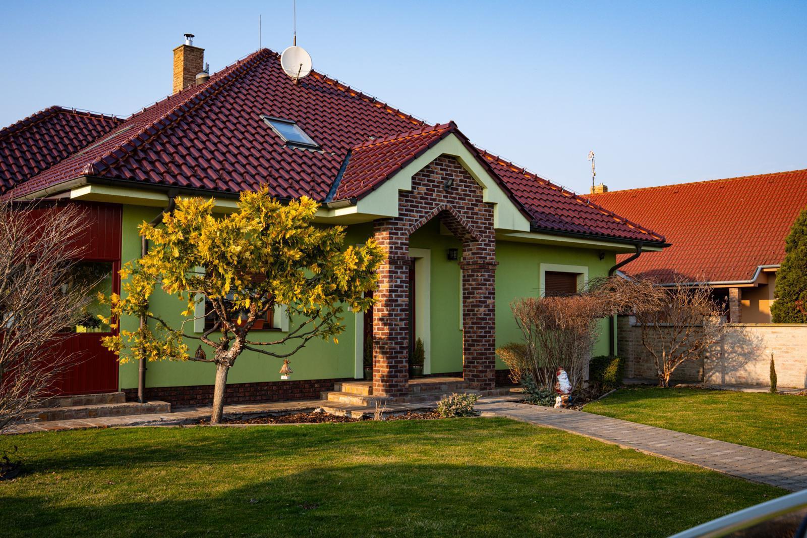 Úžasný veľkometrážny 7-izbový rodinný dom v obci Dolný Bar – fotka 2