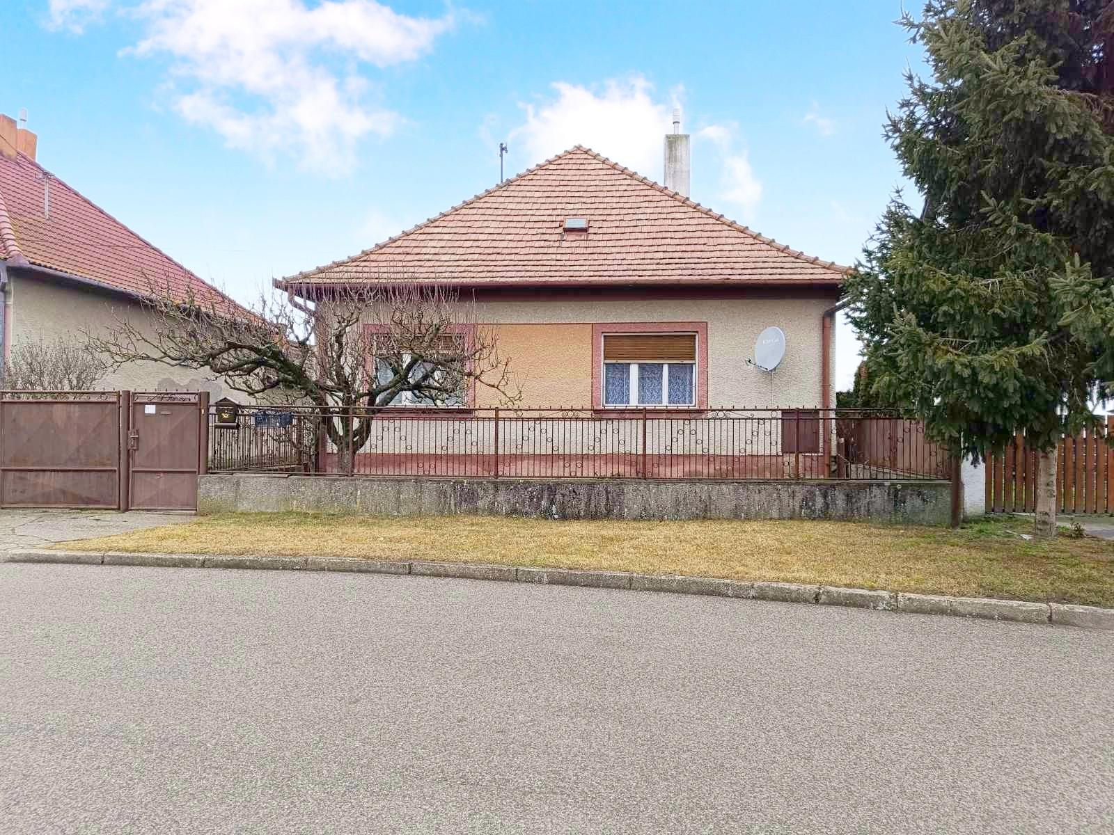 EXKLUZÍVNE LEN U NÁS - 4-izbový rodinný dom - Orechová Potôň – fotka 2