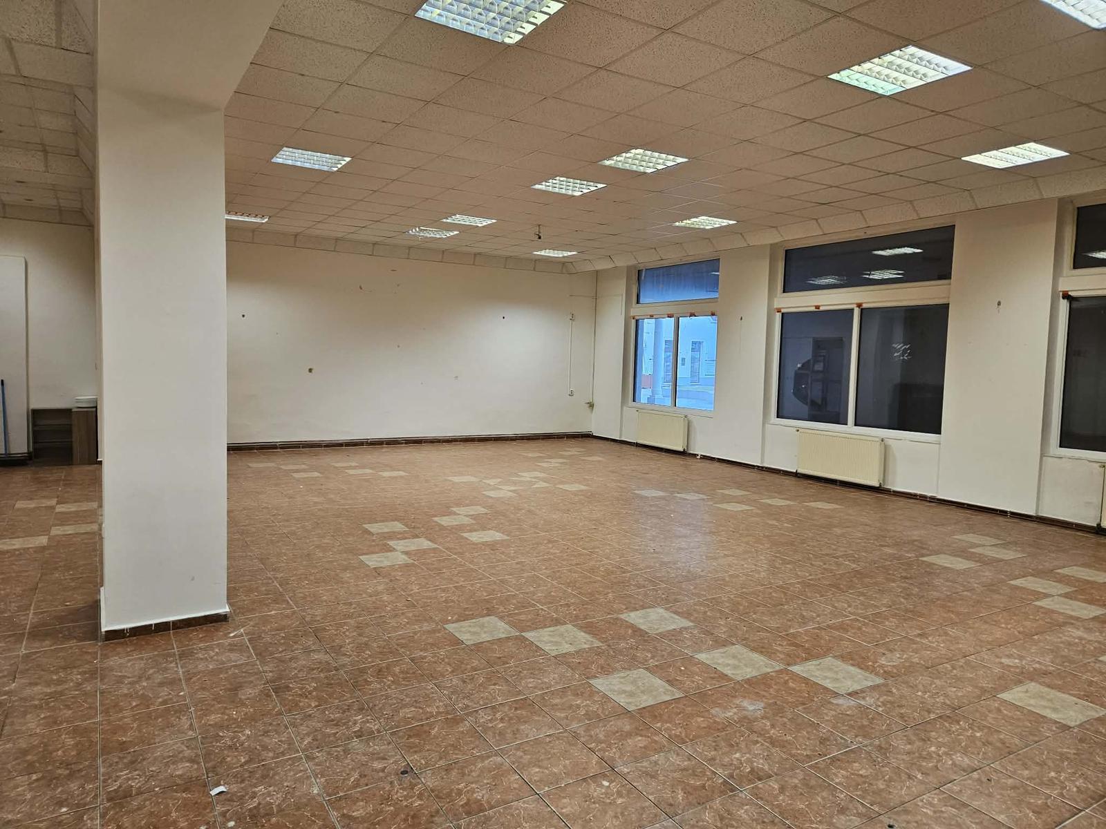 Exkluzívny obchodný priestor na predaj v centre Dunajskej Stredy – ul. Vámbéryho – fotka 2