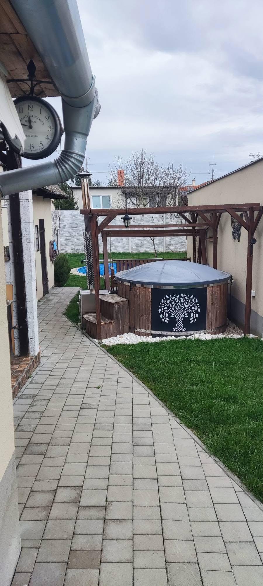 Kompletne zrekonštruovaný rodinný dom s wellness, bazénom a krásnou záhradou – Dolný Štál – fotka 2
