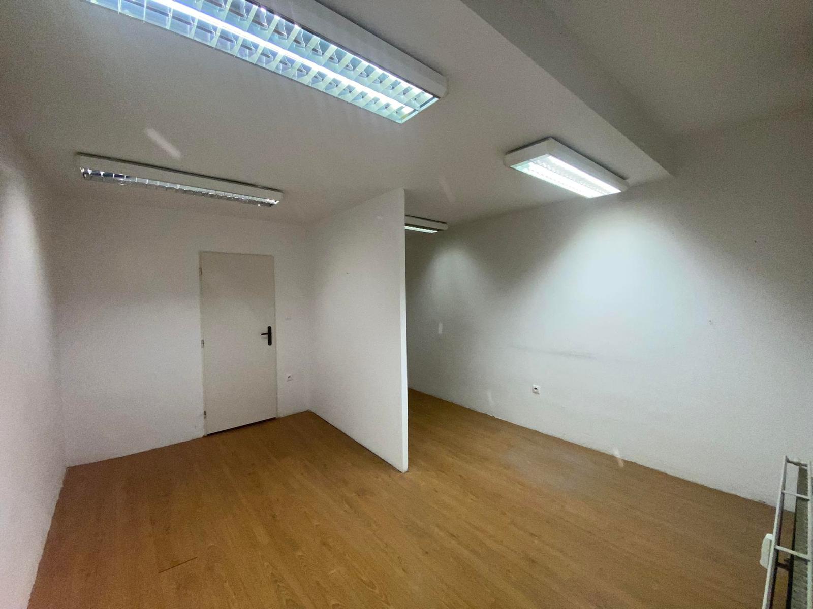-Na prenájom menší priestor v suteréne  v srdci  mesta Dunajskej Stredy  17 m2 a 22 m2
