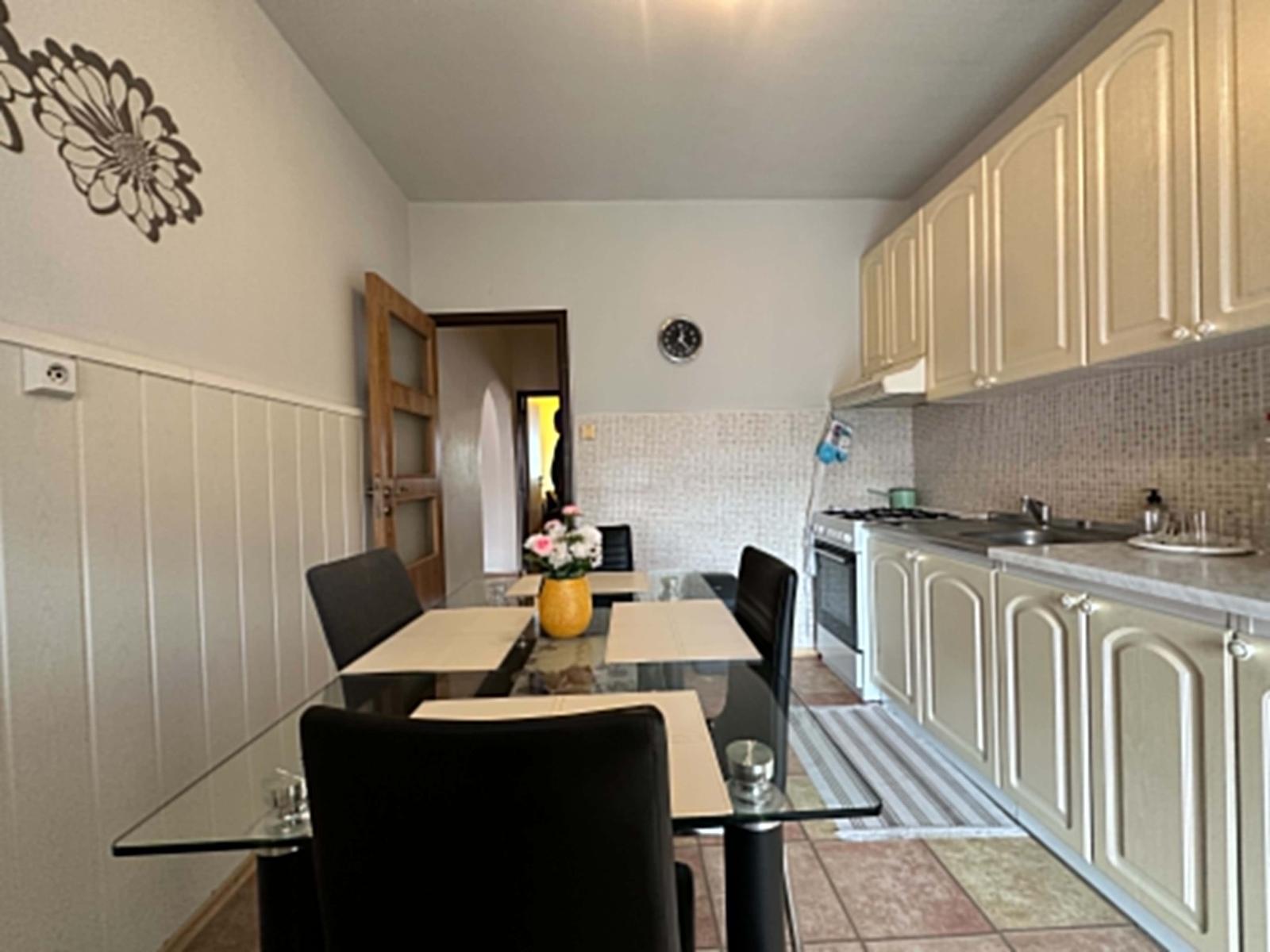 NOVÁ CENA   135 000 €   Na predaj kompletne zariadený 3 izbový byt s klimatizáciou aj s balkónom v Dunajskej Strede