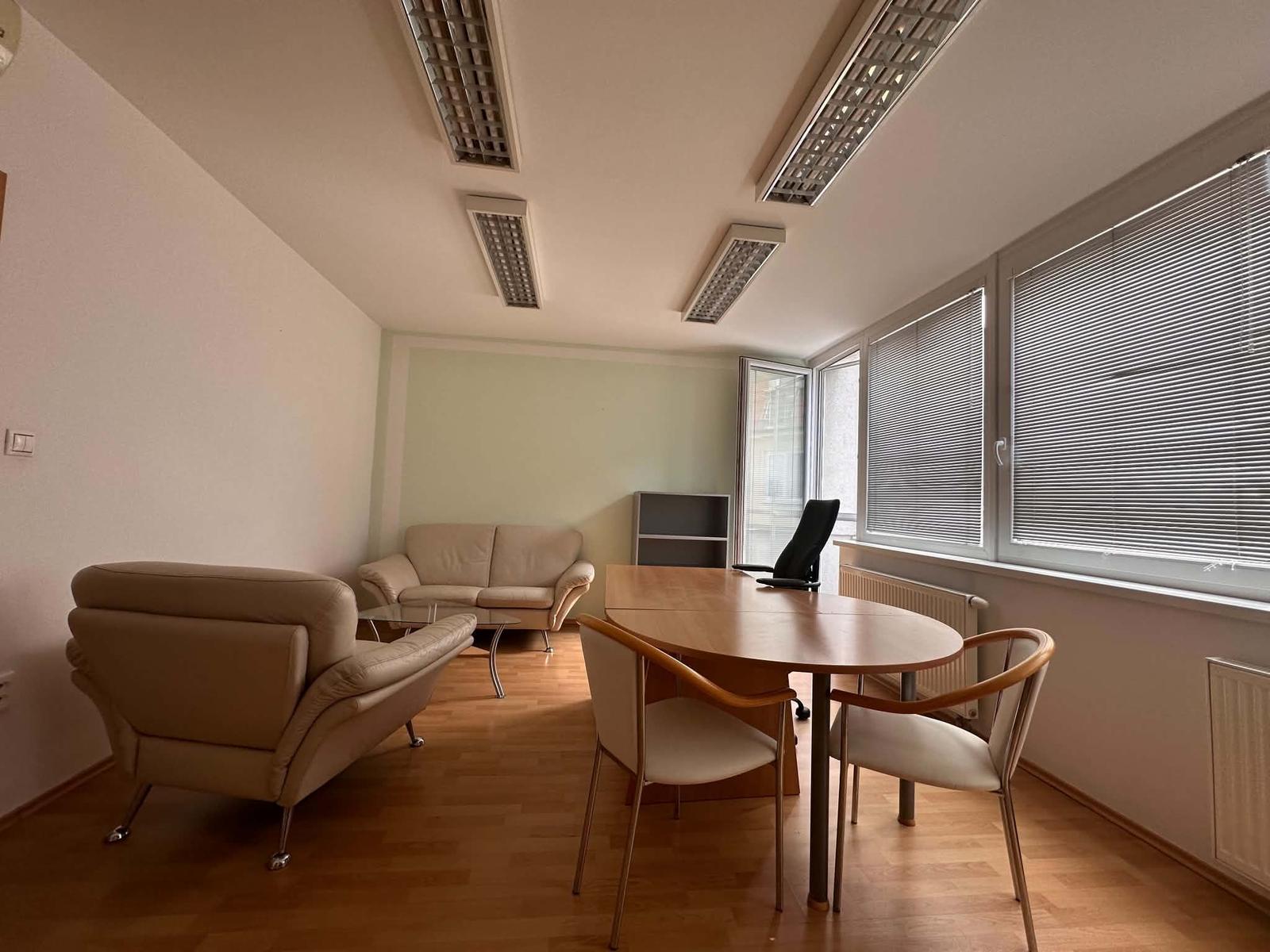 Na prenájom kancelárie s terasou v centre mesta DS - 42,38 m2 – fotka 2