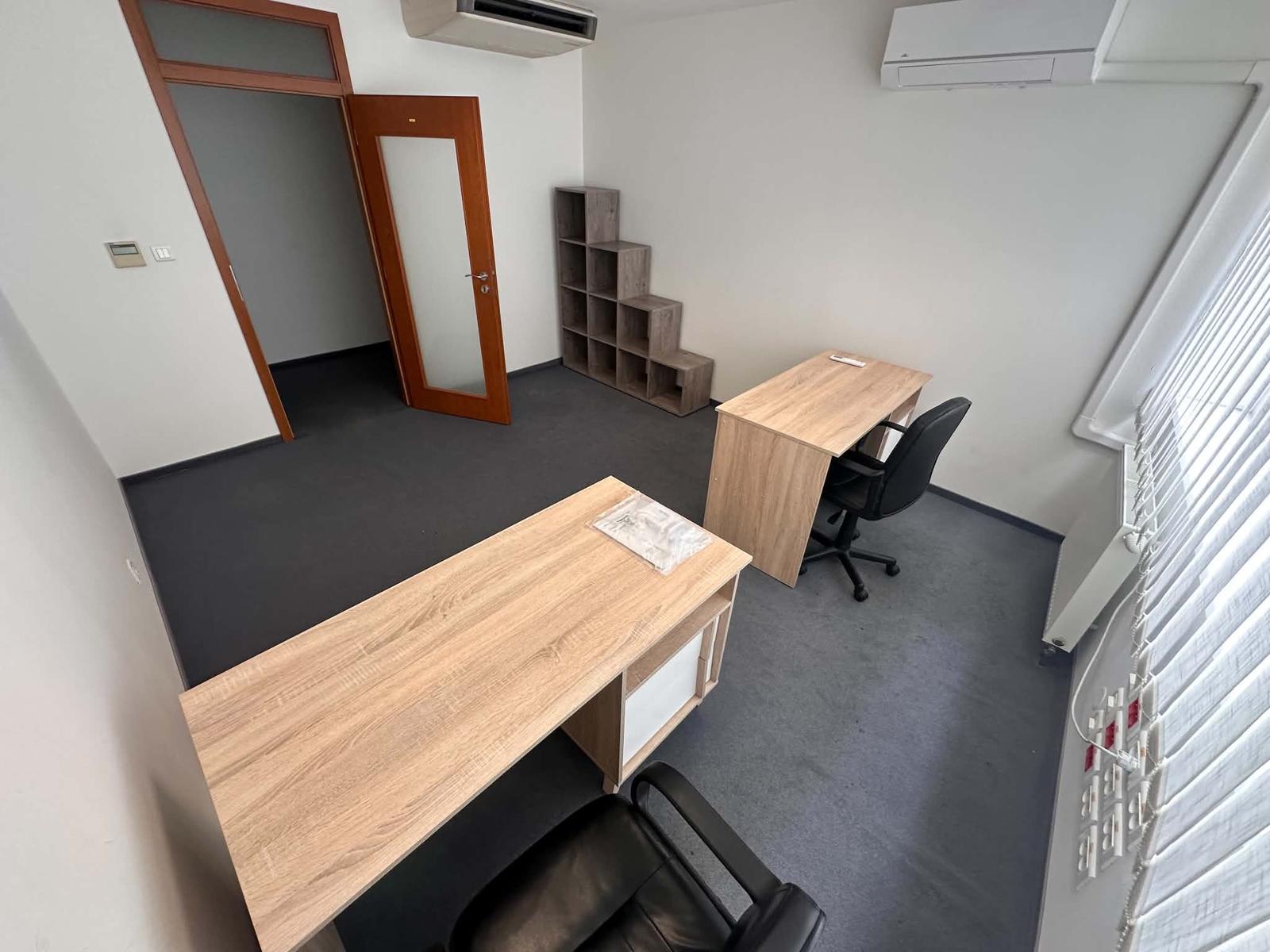 Na prenájom samostatná kancelária v centre Dunajskej Stredy  - 15,16 m2
