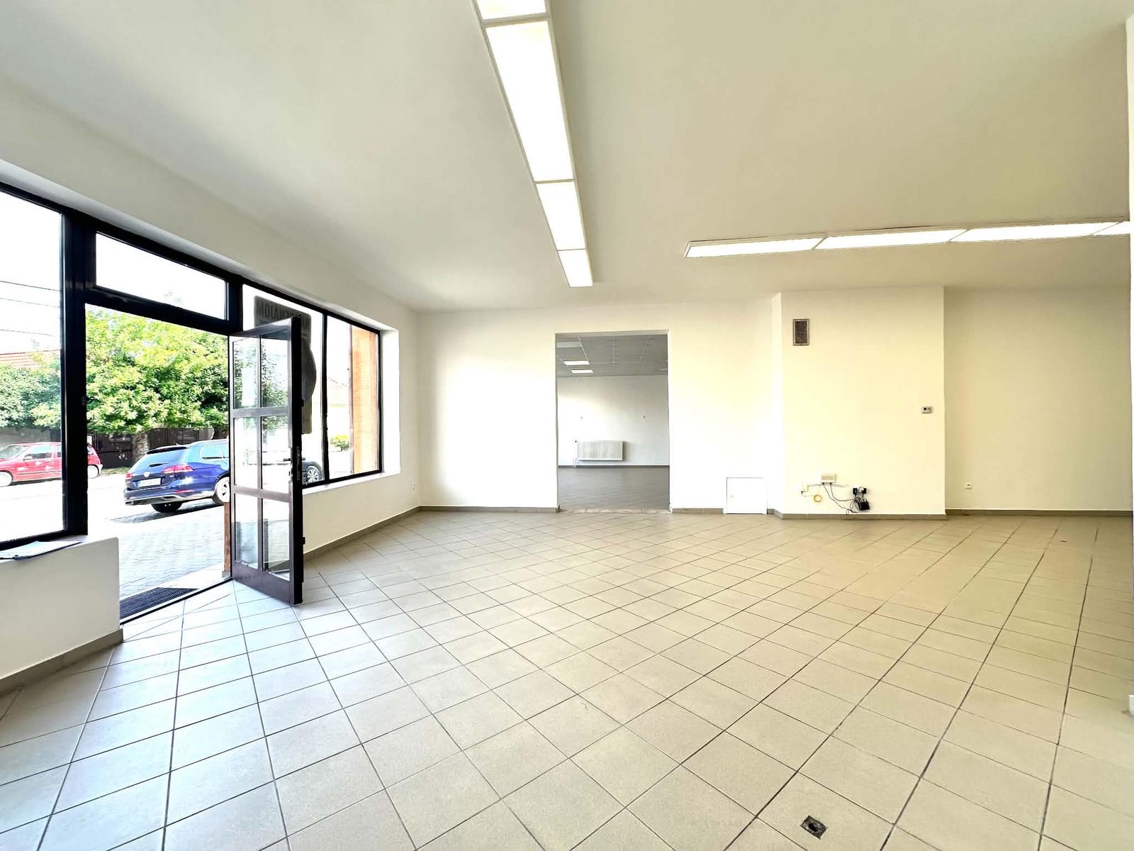 NA PRENÁJOM   Multifunkčný obchodný priestor (350 m²) na frekventovanej ulici vo Veľkom Mederi – fotka 2
