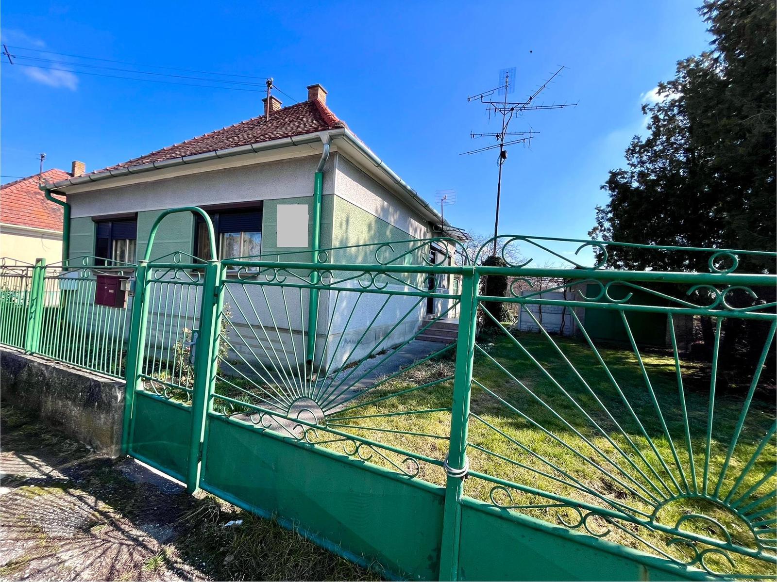 SOKOLCE-3 izbový RD na predaj na veľkom pozemku – fotka 2