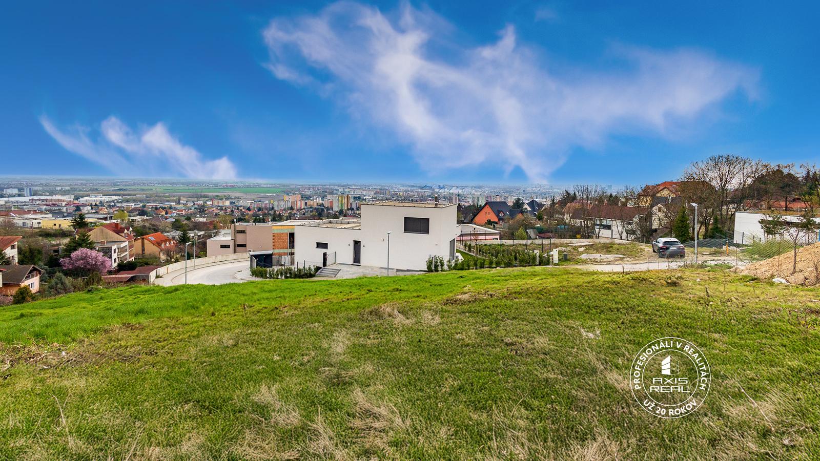 AXIS REAL | Pozemok (628 m2) so STAVEBNÝM POVOLENÍM, BA III. Rača
