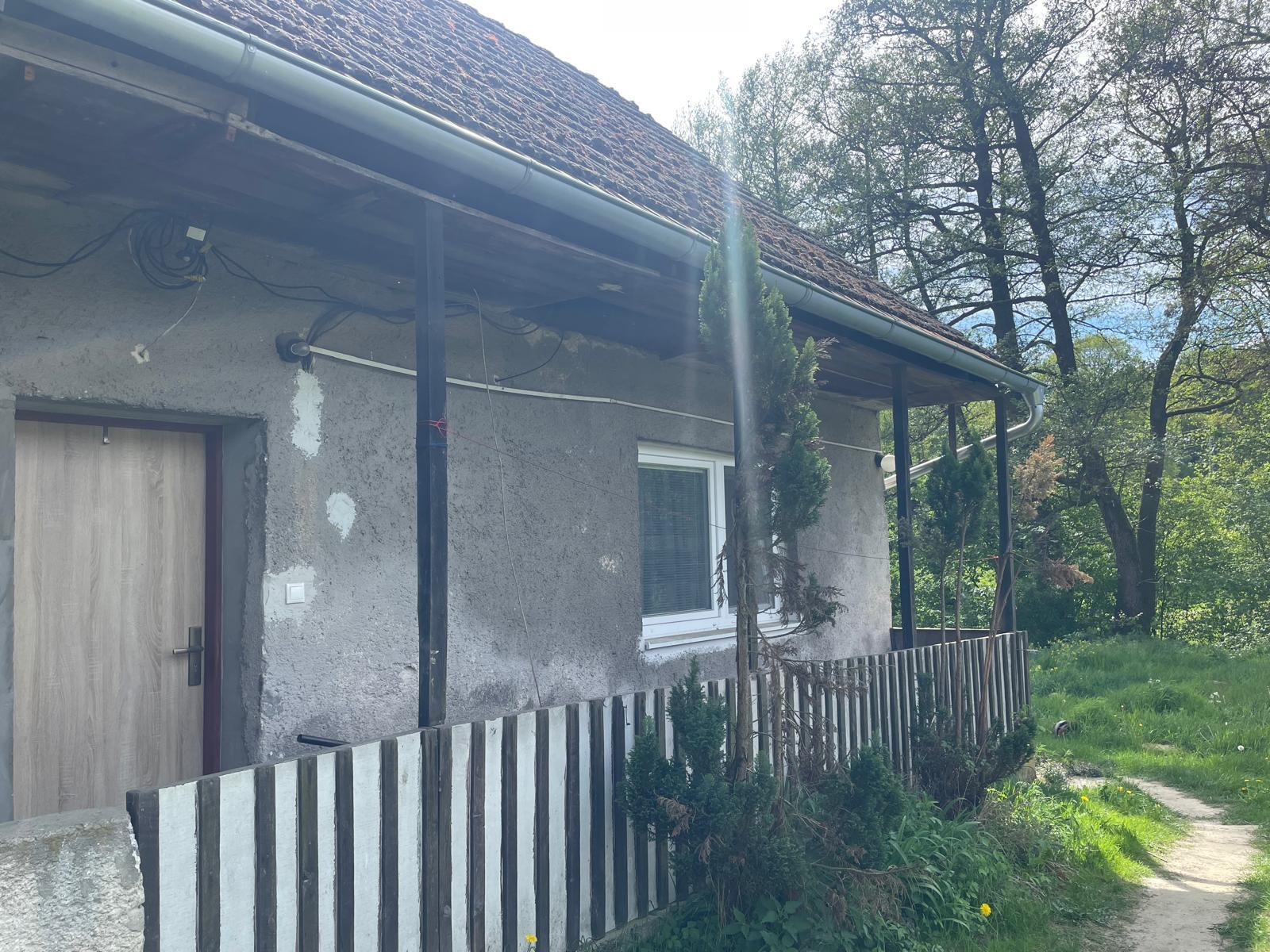 Ponúkame Vám na predaj vidiecky dom s veľkým pozemkom v obci Žitná-Radiša