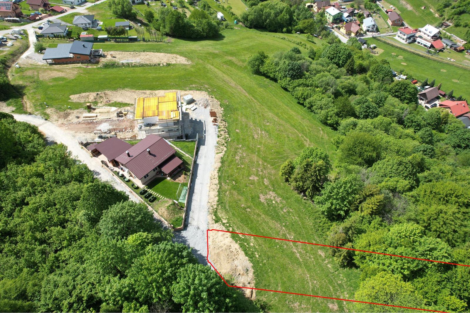 BartanusReality - Na predaj ponúkame krásny pozemok s nádherným výhľadom nad obcou Povina – fotka 2