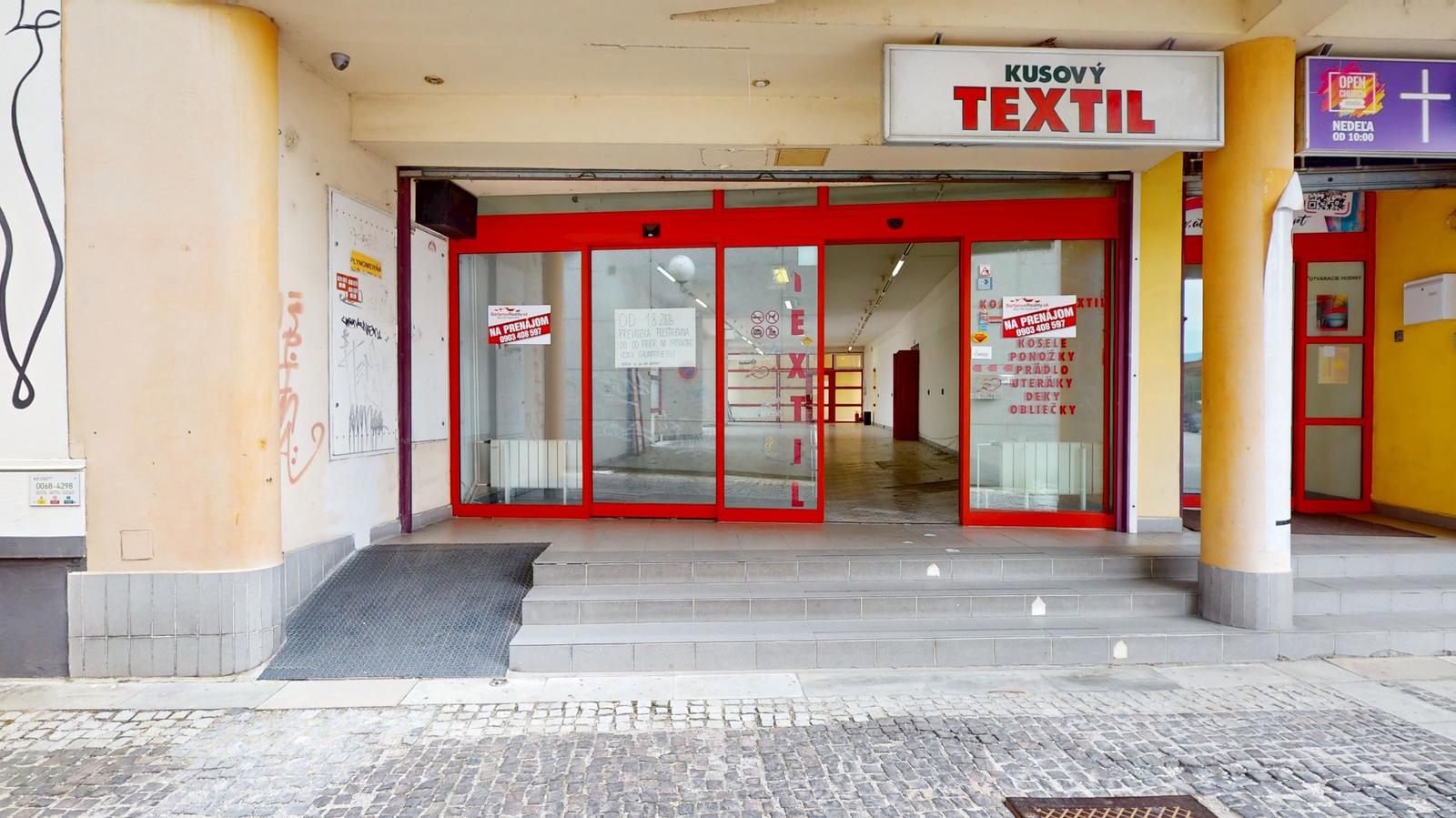 BartanusReality - Na prenájom obchodný priestor v centre Trenčína, na prízemí Polyfunkčnej budovy na ul. Vajanského 7 o rozlohe 145 m2. – fotka 2