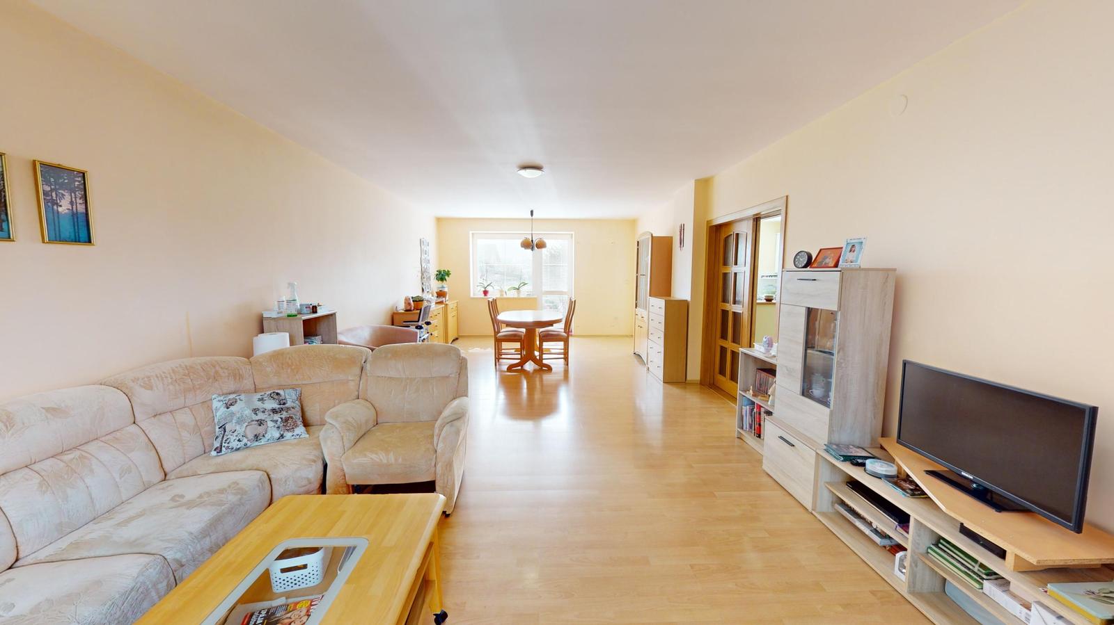BartanusReality - Na predaj rozmerný rodinný dom s pozemkom 2480 m2 v Dubnici nad Váhom, Bottova ulica. – fotka 2
