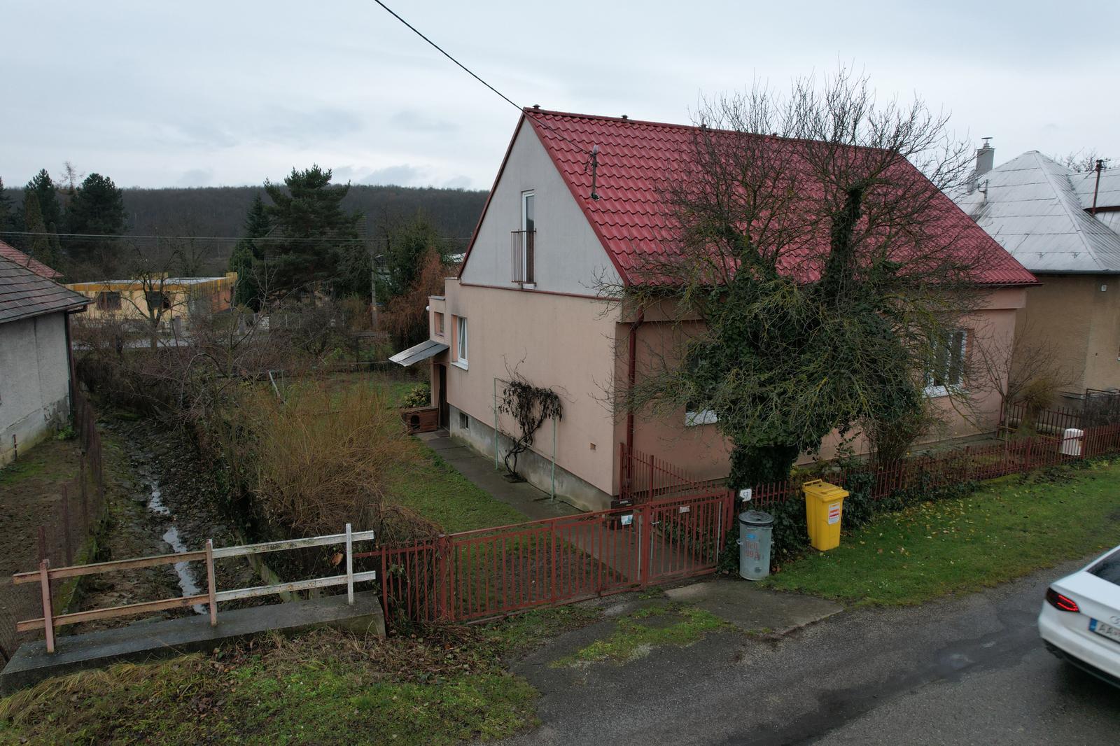 BartanusReality - Na predaj rodinný dom v obci Svinná pri Trenčíne. – fotka 2