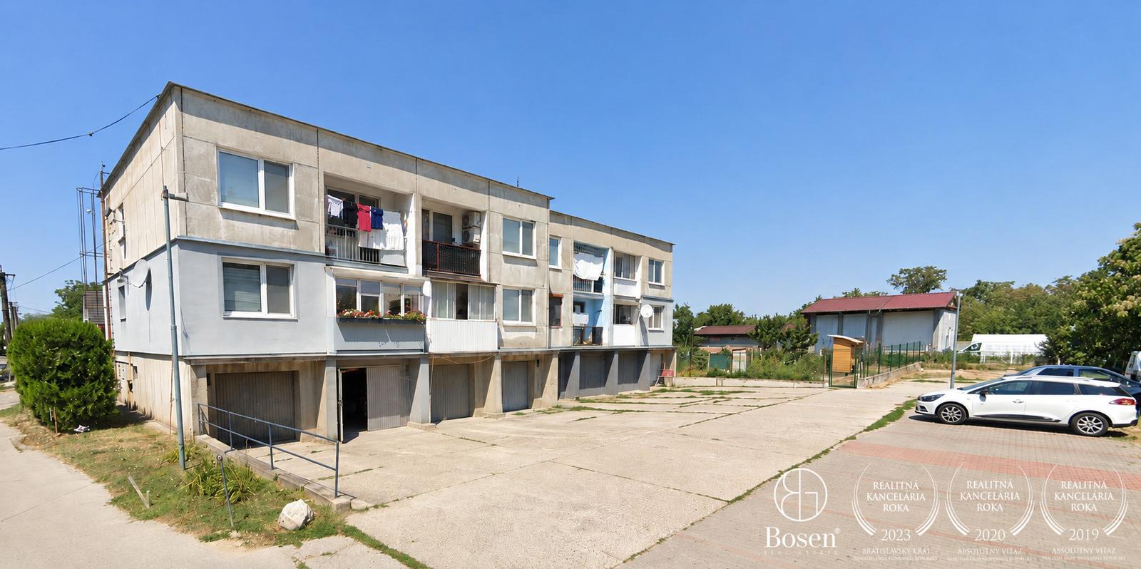 BOSEN |  3,5 izbový byt + 2x garáž a záhradka, Kráľová pri Senci
