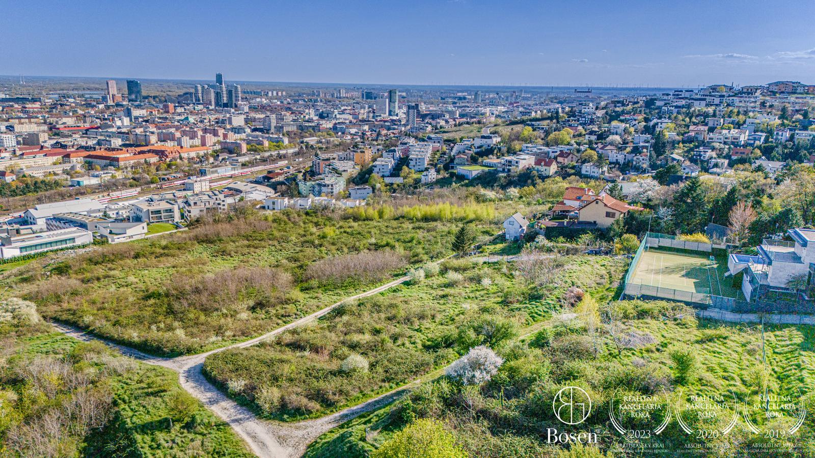 REZERVOVANÉ: BOSEN | Pozemky s krásnymi výhľadmi na Kolibe – fotka 2
