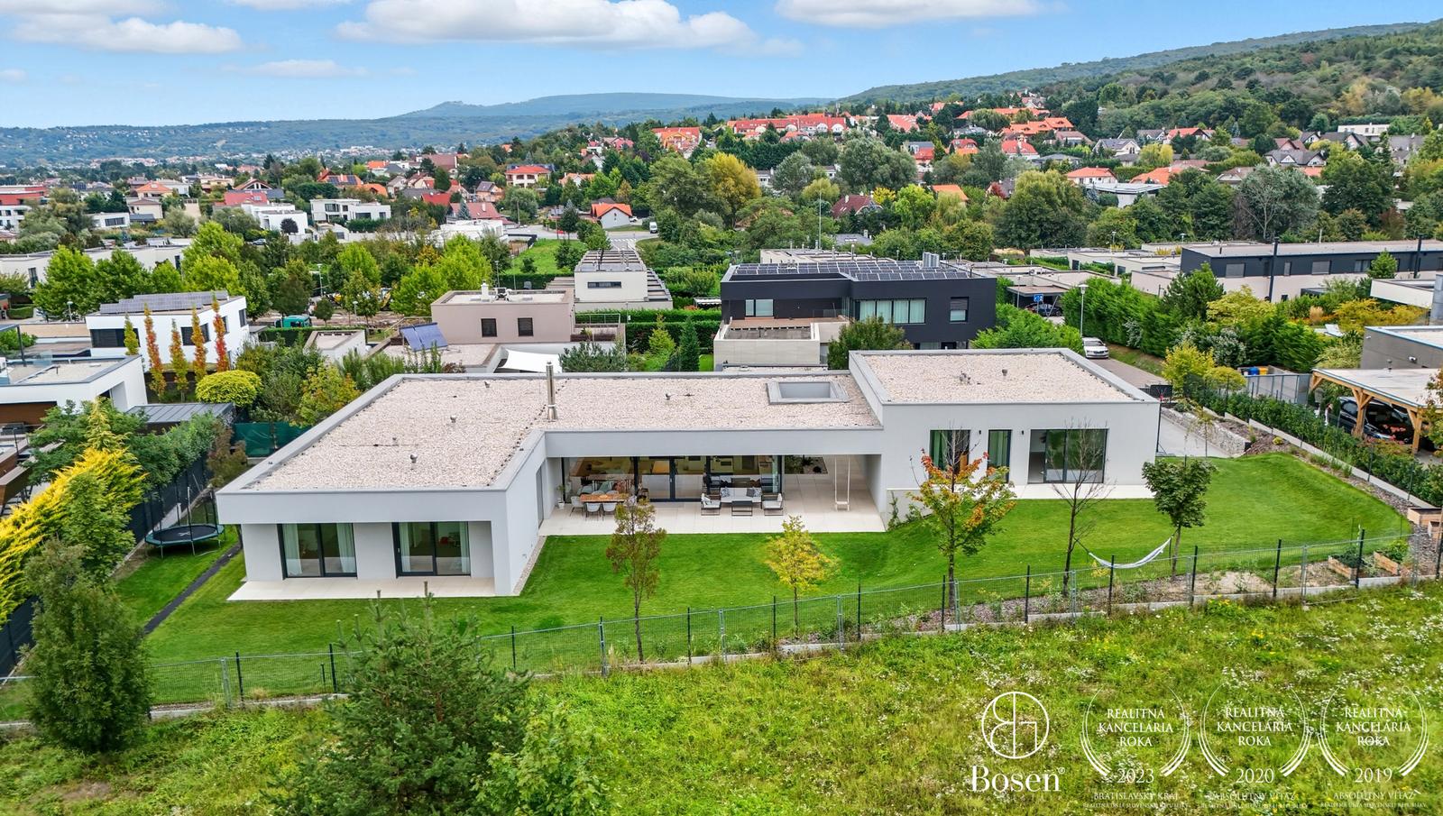 BOSEN | Rodinná vila s hosťovským domom - Záhorské Sady, pozemok 1600 m2 – fotka 2