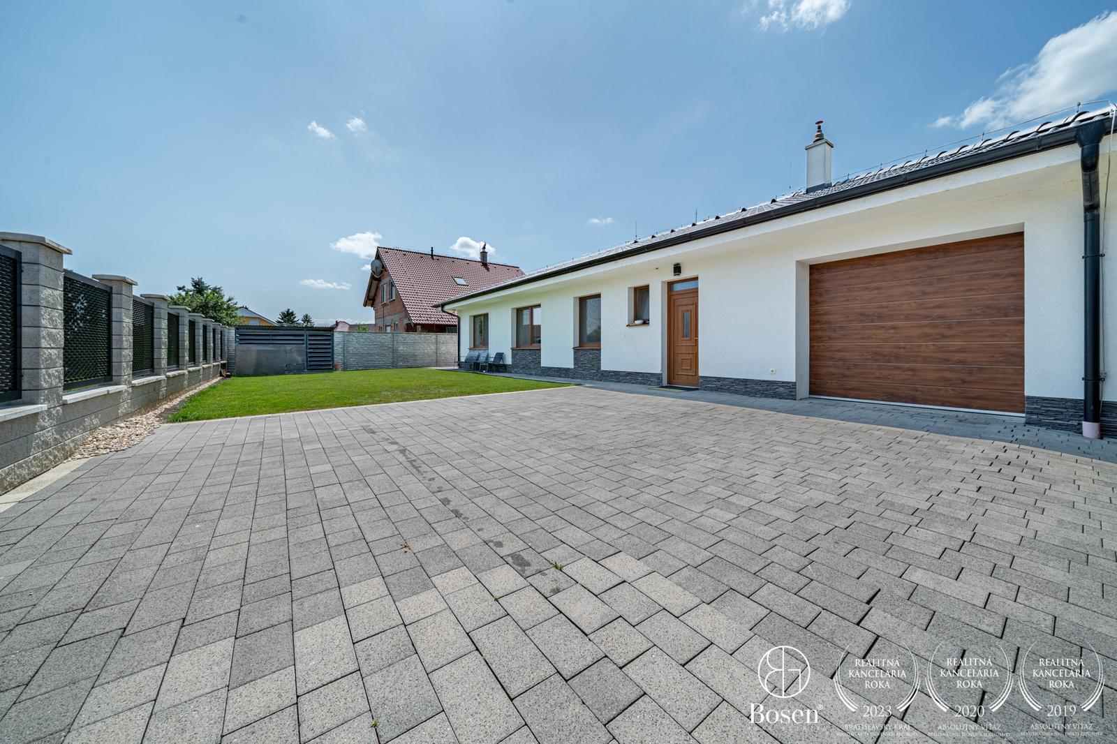 BOSEN | 5-izbový rodinný dom s dvojgarážou, Kráľová pri Senci – fotka 2