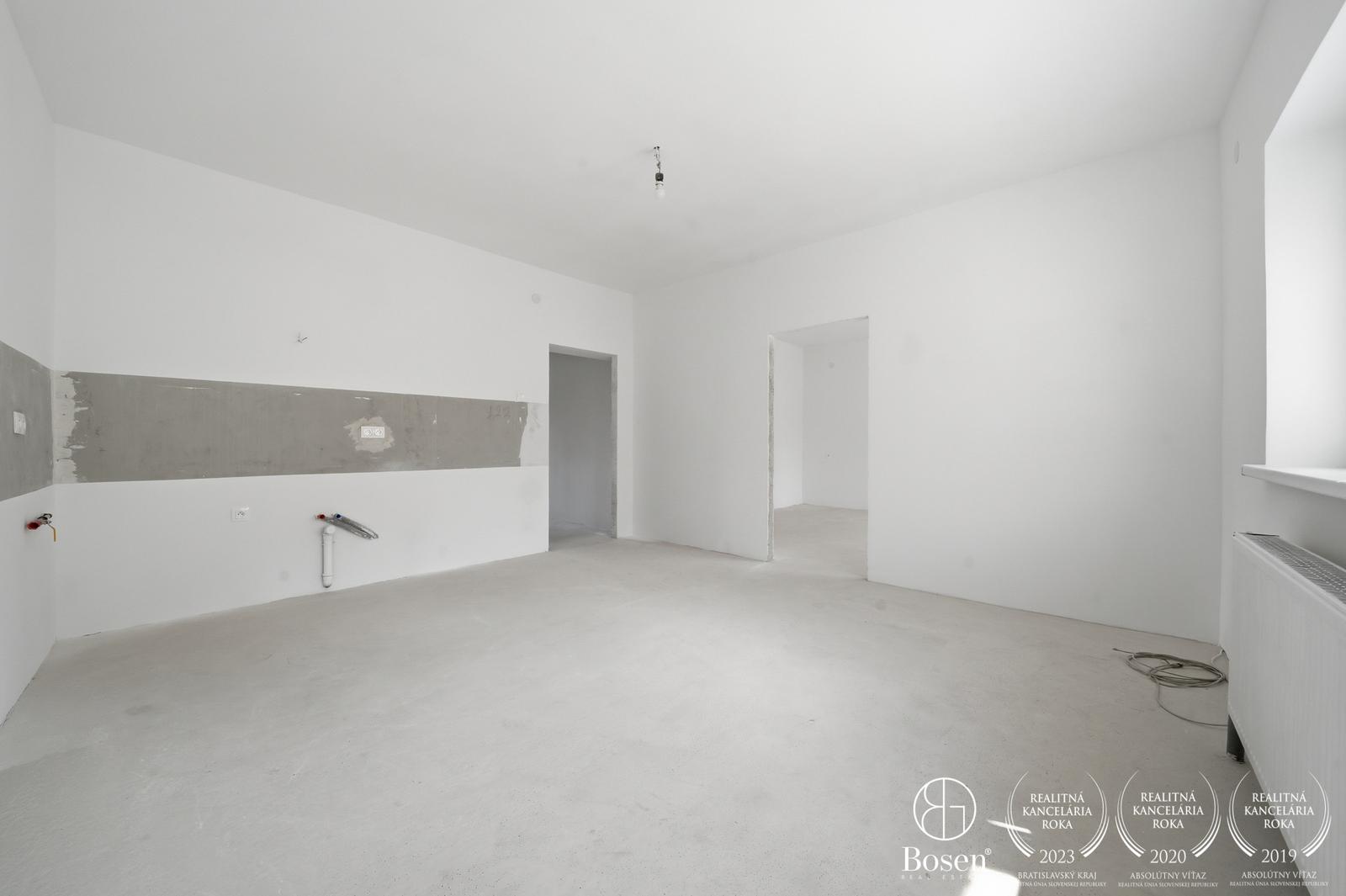 BOSEN | Rodinný dom po rekonštrukcii s možnosťou dokončenia podľa vlastných predstáv, 351 m²