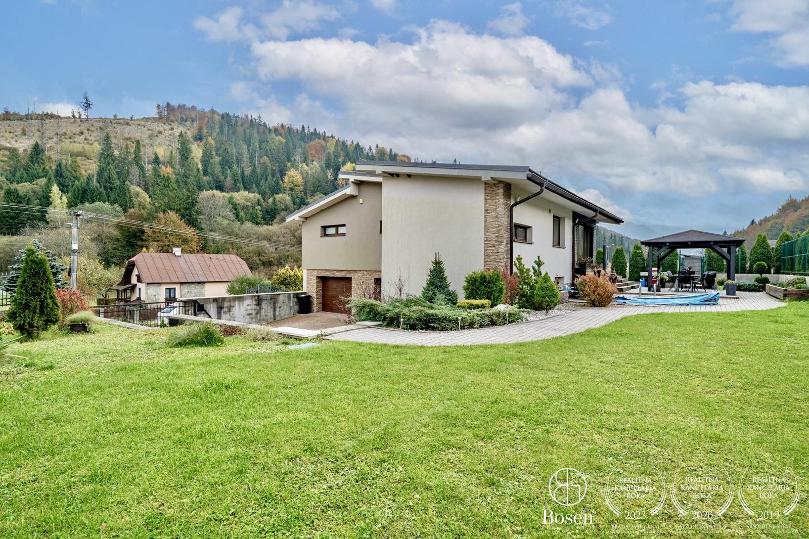 BOSEN | Moderný RD s bazénom, dvojgarážou, 883 m², 7 km od Terchovej – Kubíková – fotka 2