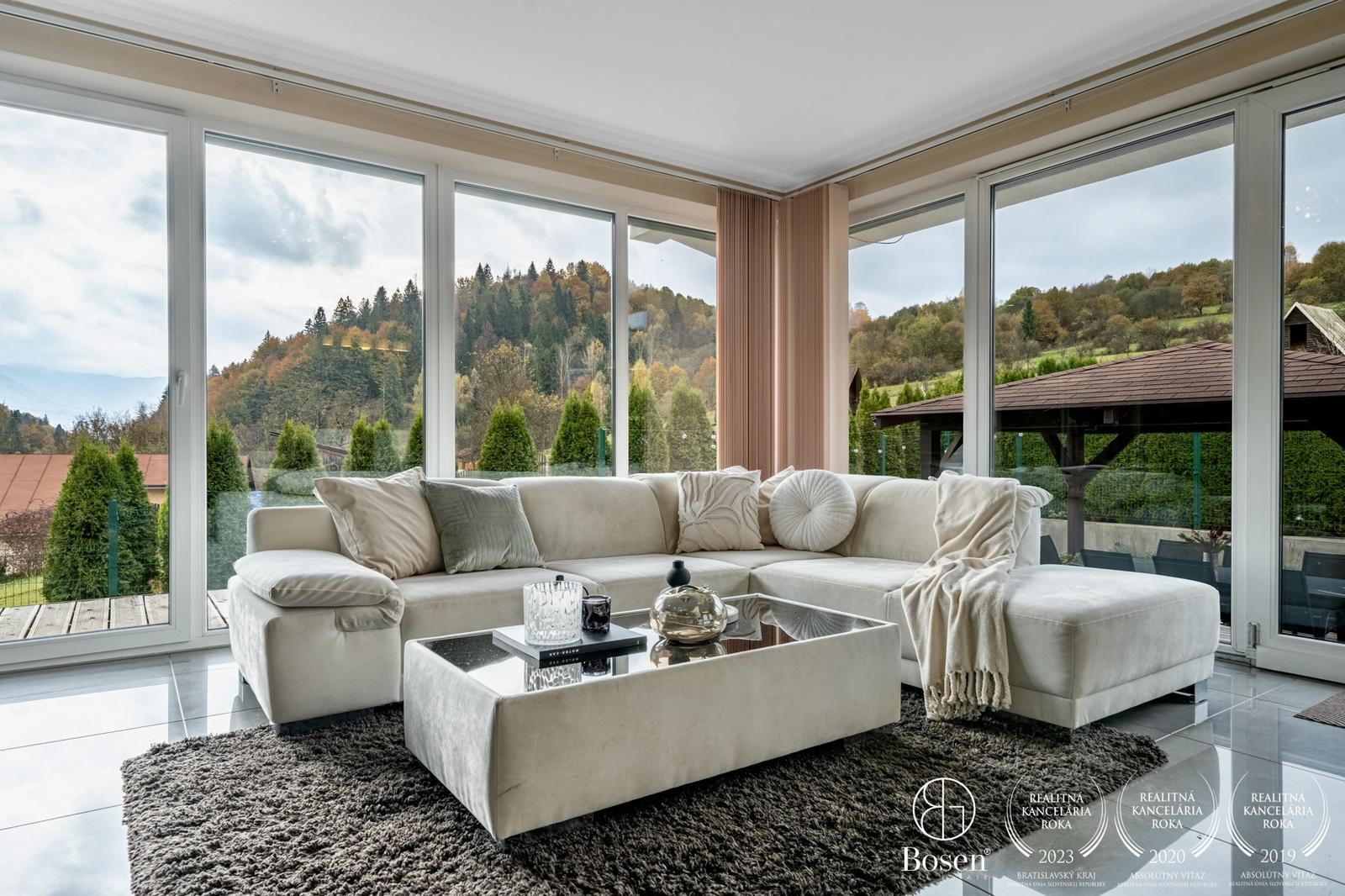 BOSEN | Moderný RD s bazénom, dvojgarážou, 883 m², 7 km od Terchovej – Kubíková