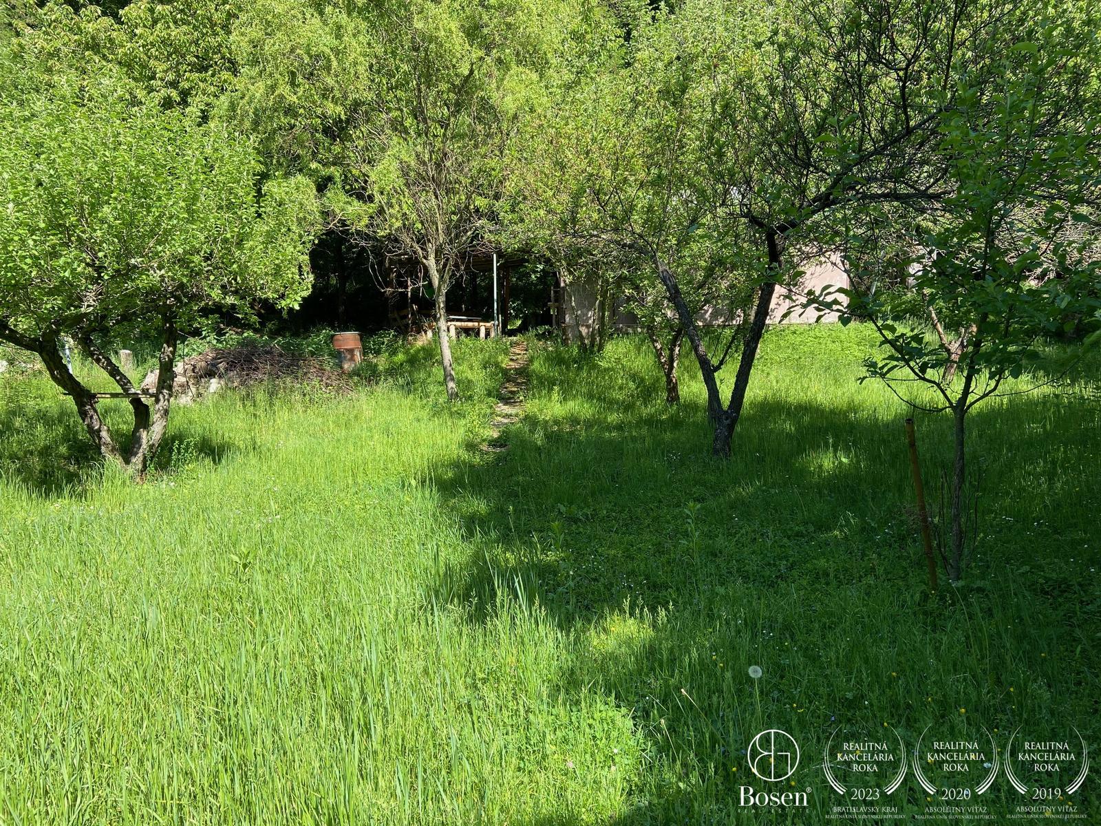 REZERVOVANÉ - BOSEN | Záhrada v lese len kúsok od mesta, Bratislava - Dúbravka, 823 m2