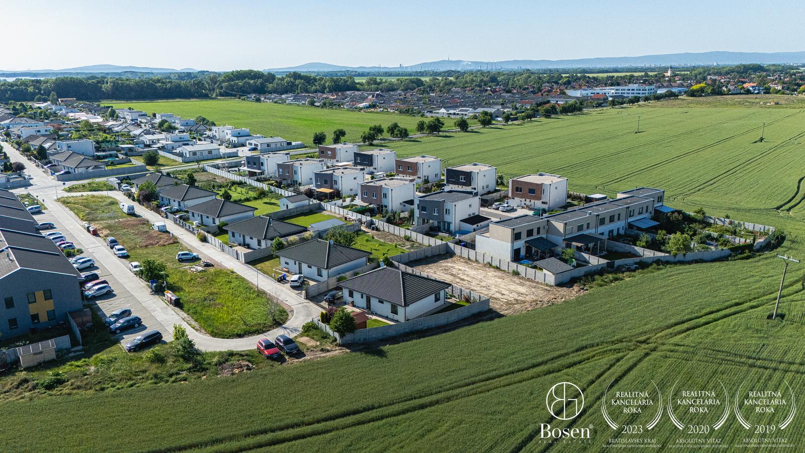 Rezervovaný BOSEN|  Rodinný dom 4-izbový  s veľkou záhradou a terasou na predaj – Hamuliakovo, Korytárska – fotka 2