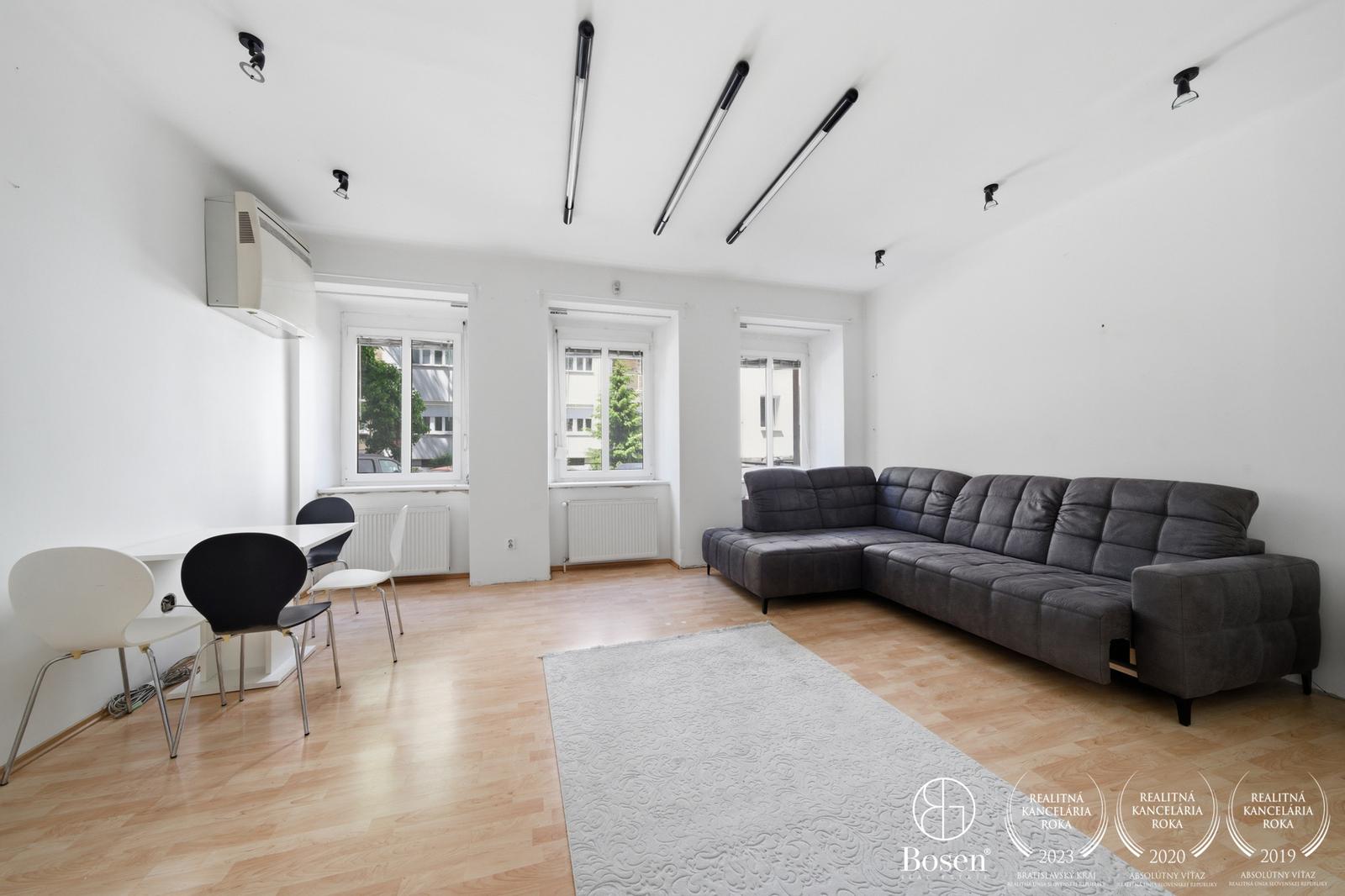 BOSEN | 3-izb. staromestský byt s dvorom (108 m²) – fotka 2