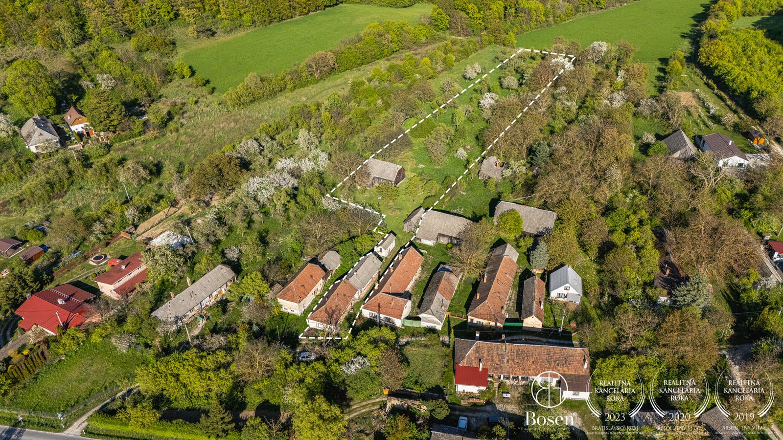 BOSEN | Stavebný pozemok s veľkou záhradou a sadom – Prašník, Grnča