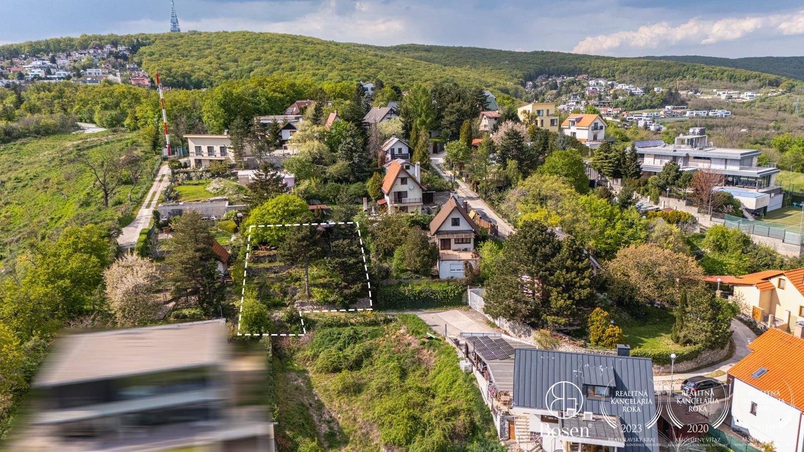 BOSEN | Pozemok na Kolibe s výhľadom na Bratislavu - bývanie aj rekreácia – fotka 2