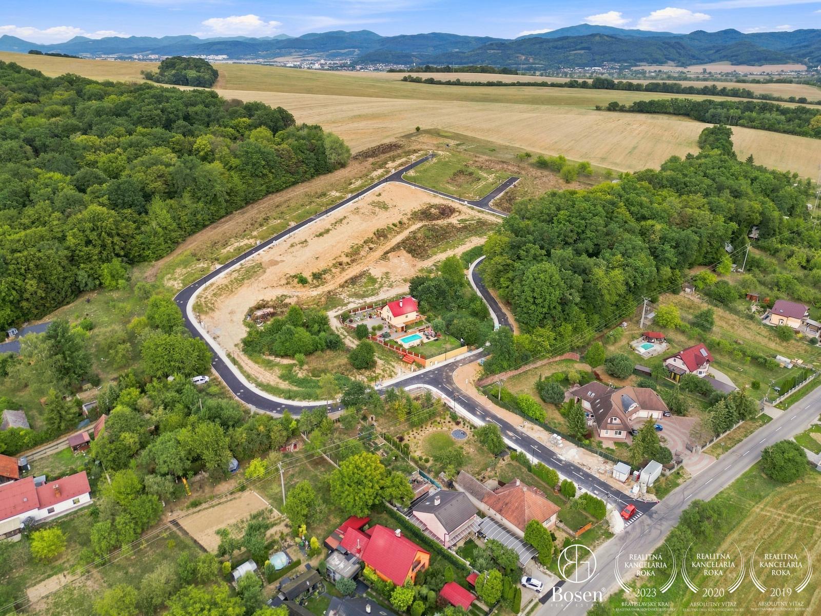 BOSEN | Lukratívny pozemok s výhľadom na les - 656 m2, Trenčín – fotka 2