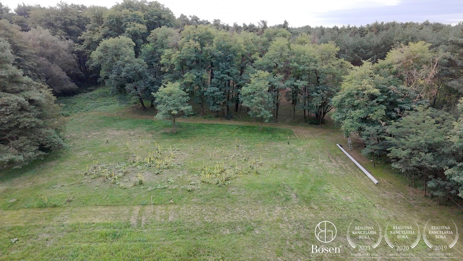 BOSEN| Pozemok 4003m2 v lese, pri potoku, Šajdíkove Humence – fotka 2