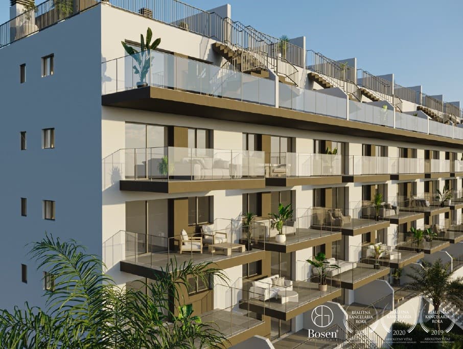 Pripravený k nasťahovaniu strešný 3 izbový apartmán v 2 línii od mora