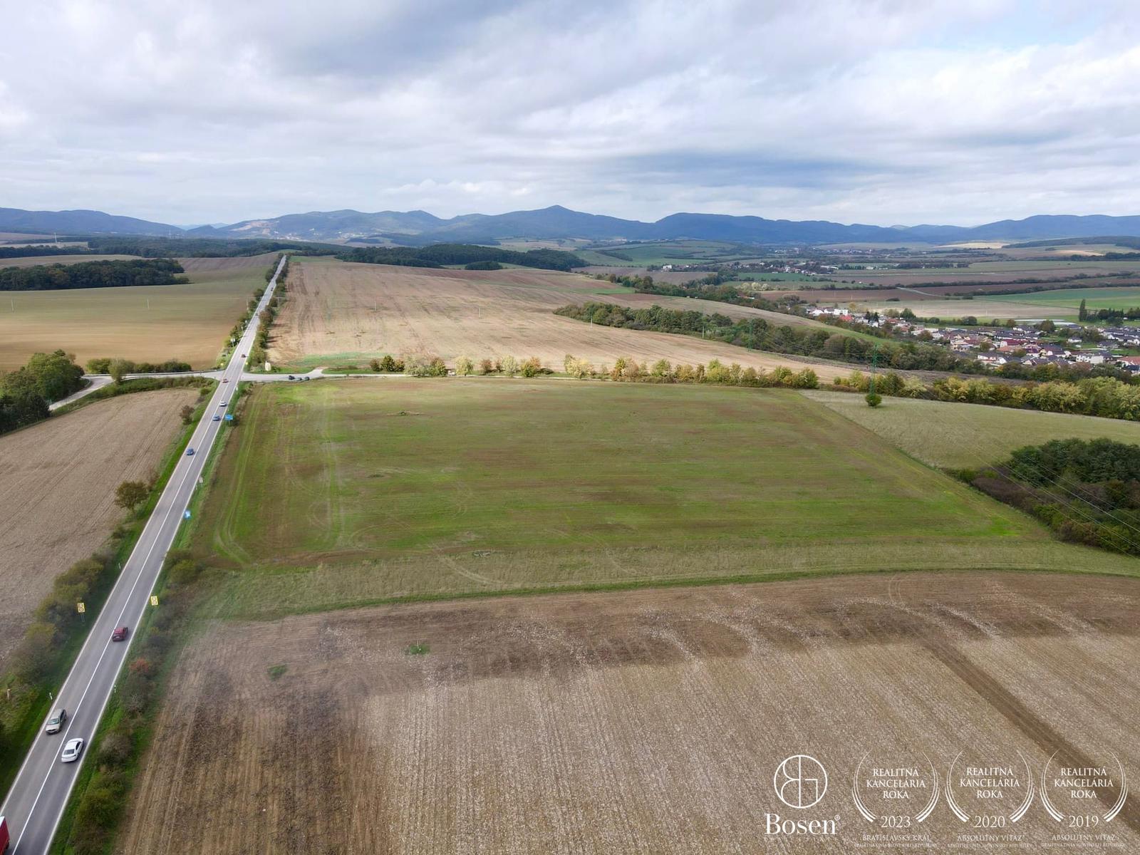 BOSEN | Na predaj investičný pozemok 27 100 m2 pri obci Dežerice,  Bánovce nad Bebravou – fotka 2