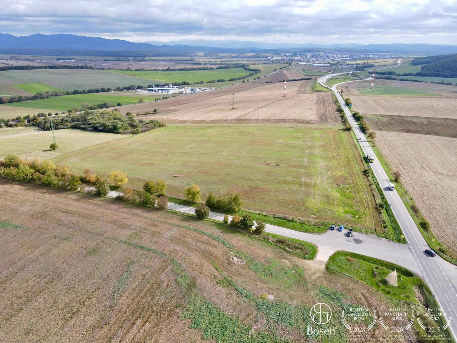 BOSEN | Na predaj investičný pozemok 27 100 m2 pri obci Dežerice,  Bánovce nad Bebravou