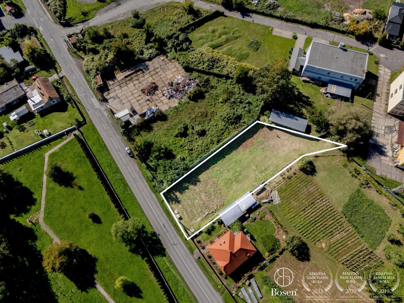 BOSEN | Viacúčelový stavebný pozemok blízko centra, Fiľakovo, 1330m2 – fotka 2