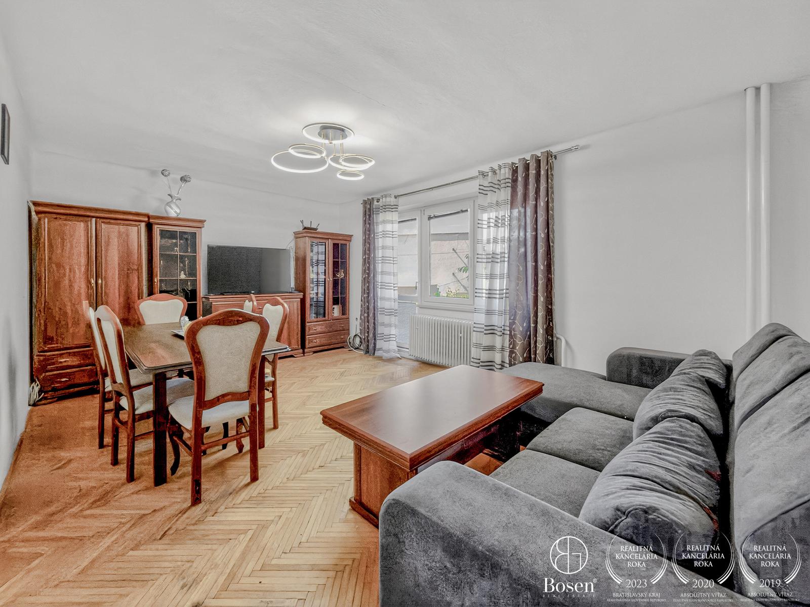 BOSEN | Priestranný rodinný dom vo vynikajúcej lokalite, Janka Kráľa, Fiľakovo. – fotka 2