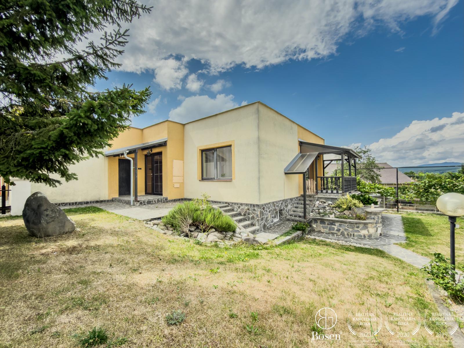 BOSEN | Rodinný dom s dvojgarážou v obci Kalinovo, 608m2.