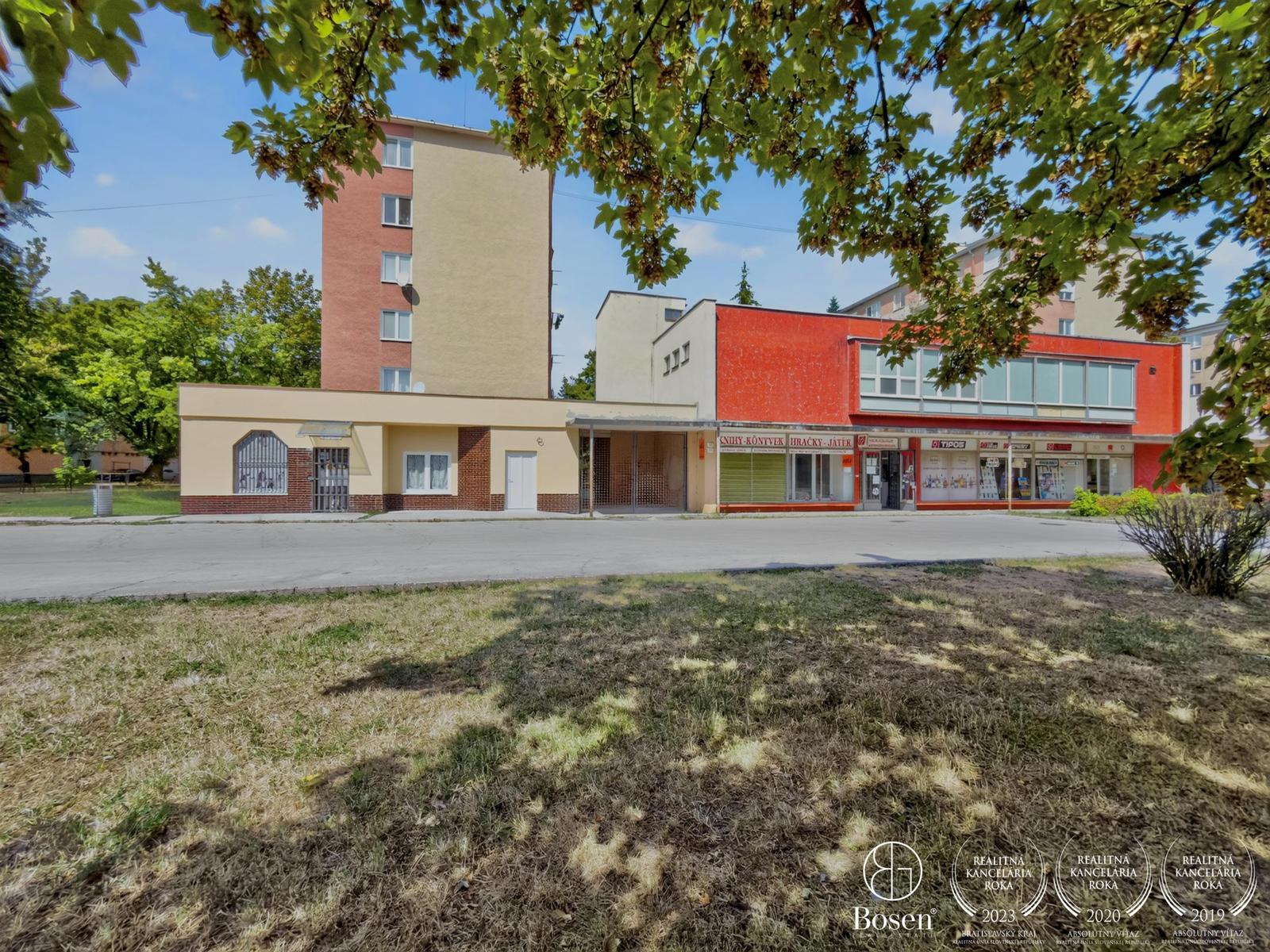 BOSEN | Viacúčelová budova v centre Fiľakova, 117m2