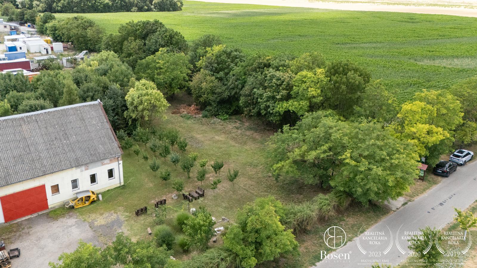 BOSEN | Investičný priemyselný pozemok 2 327 m² pri R7 | Blatná na Ostrove – fotka 2