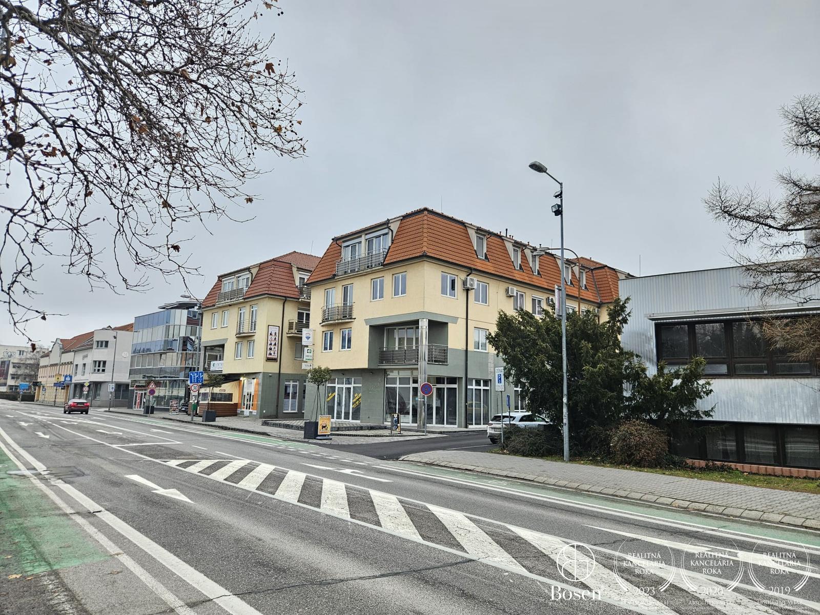 BOSEN | Prenájom: 2 IZBOVÝ BYT V TEHLOVOM DOME, 58 M2, CENTRUM