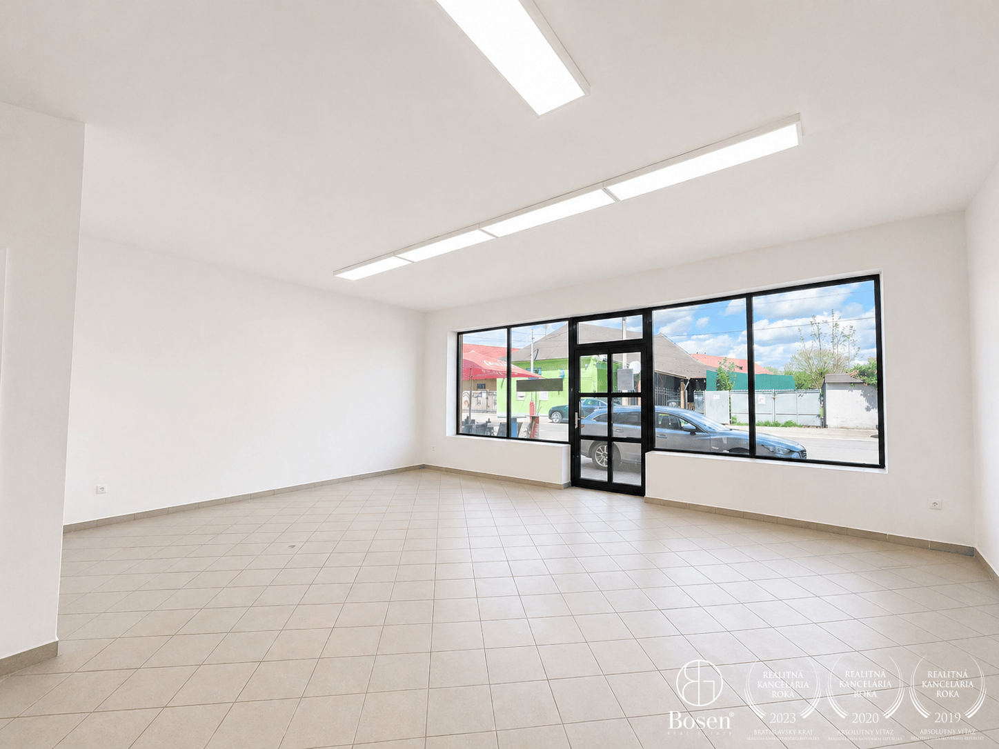 BOSEN | Na prenájom obchodný priestor 350 m2 v centre, Veľký Meder