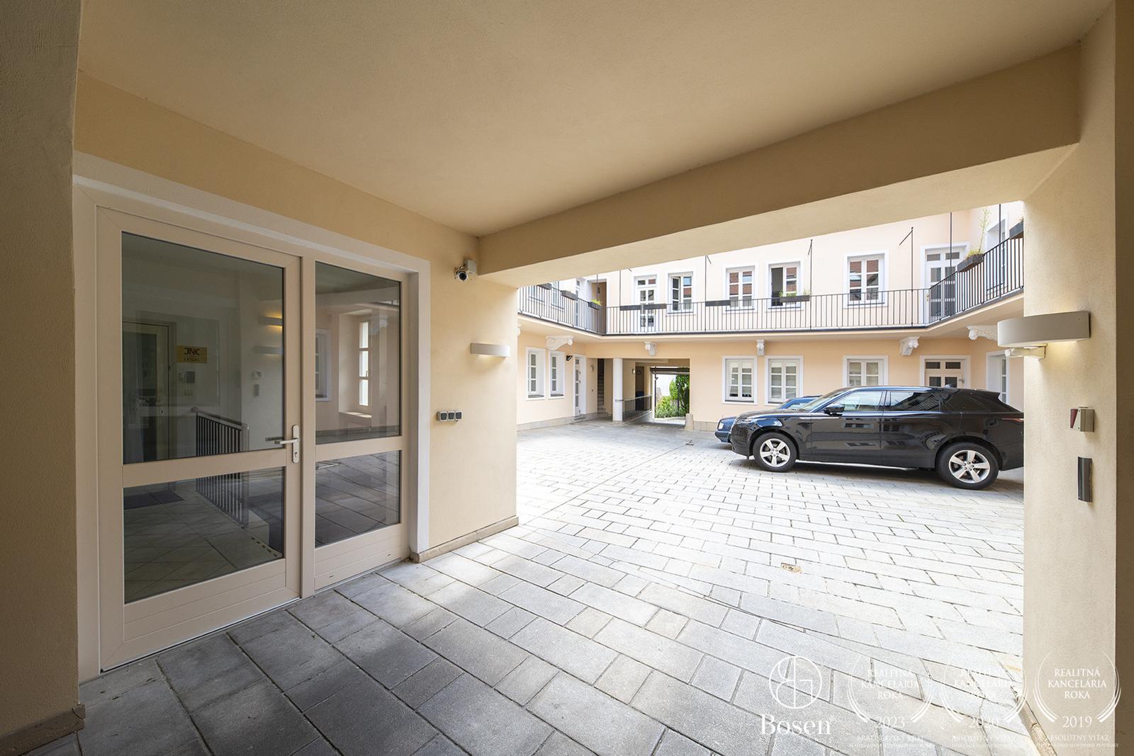 BOSEN | Prenájom kancelárskych priestorov 21,2m2 | Panenská ulica 8 - Staré Mesto, Bratislava