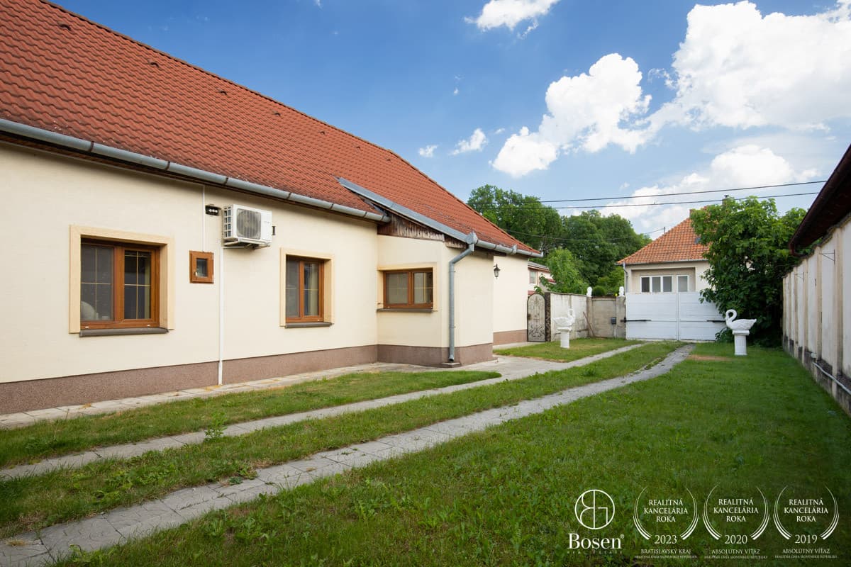 REZERVOVANÉ | BOSEN | Rodinný dom s veľkou záhradou, Veľká Budafa – fotka 2