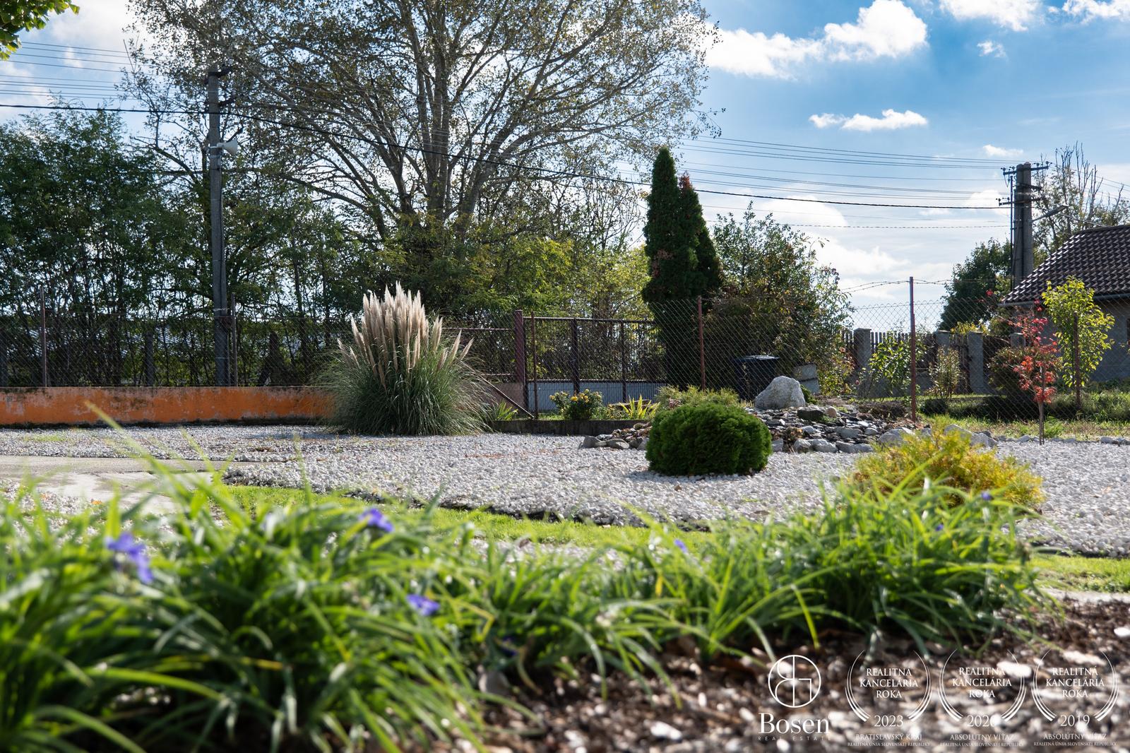 BOSEN |  stavebný pozemok s rozlohou 662 m2. – fotka 2