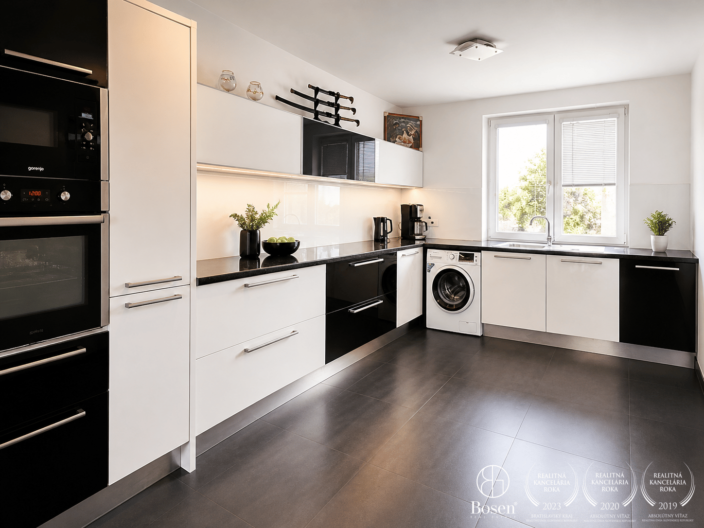 BOSEN |Moderný 4 izbový bungalov s dvojgarážou