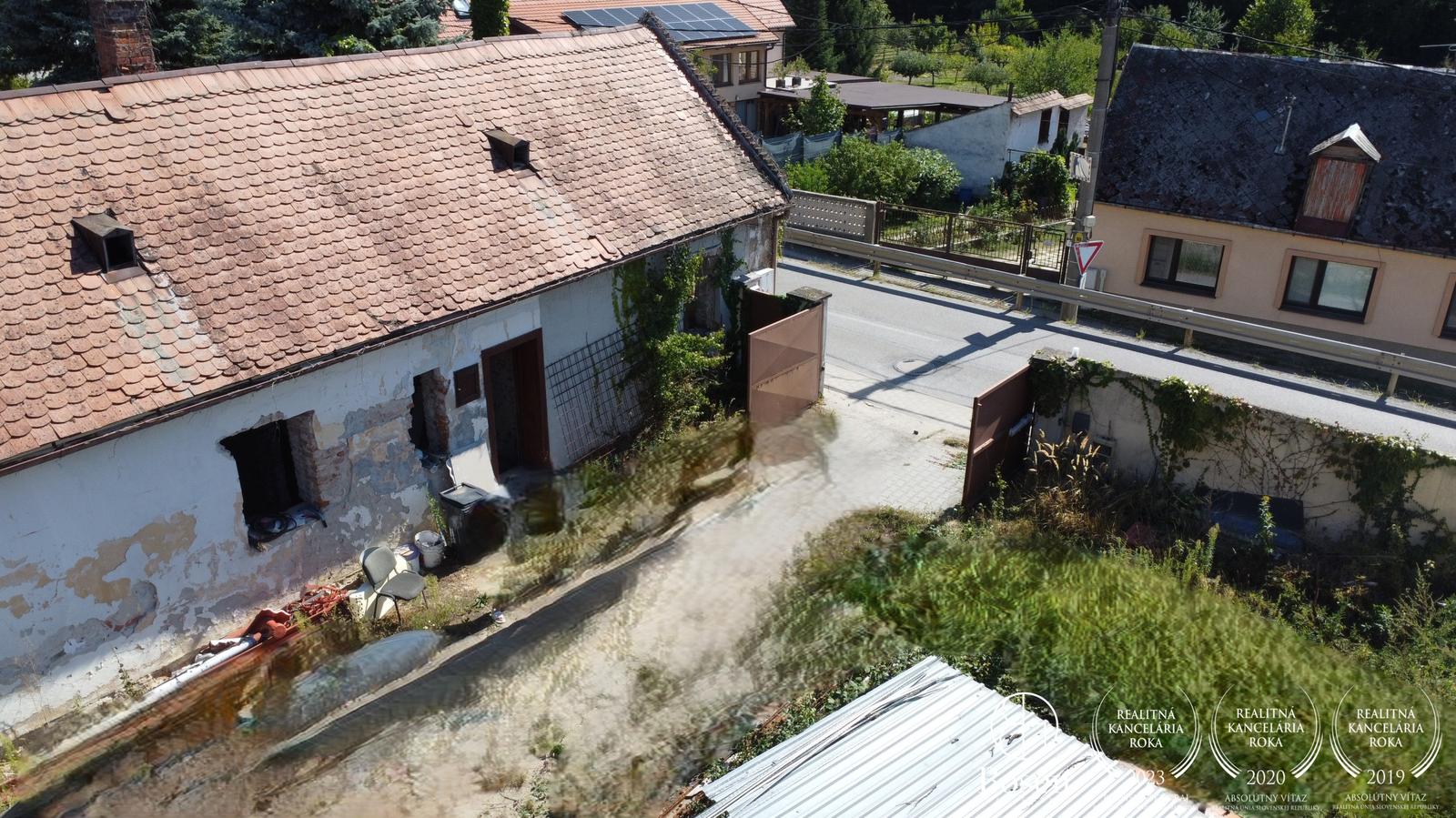 Pripravujeme - Predaj pozemku so starším rodinným domom, Stupava – fotka 2
