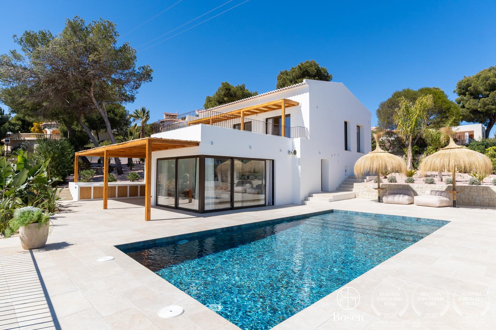 LOYALTERS | Luxusná VILLA AMANECER pri mori - Španielsko