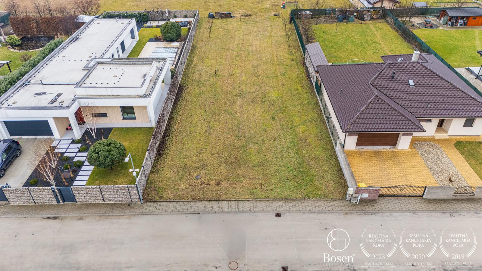 BOSEN | Stavebný pozemok 1096 m2, Kočovce časť Rakoľuby