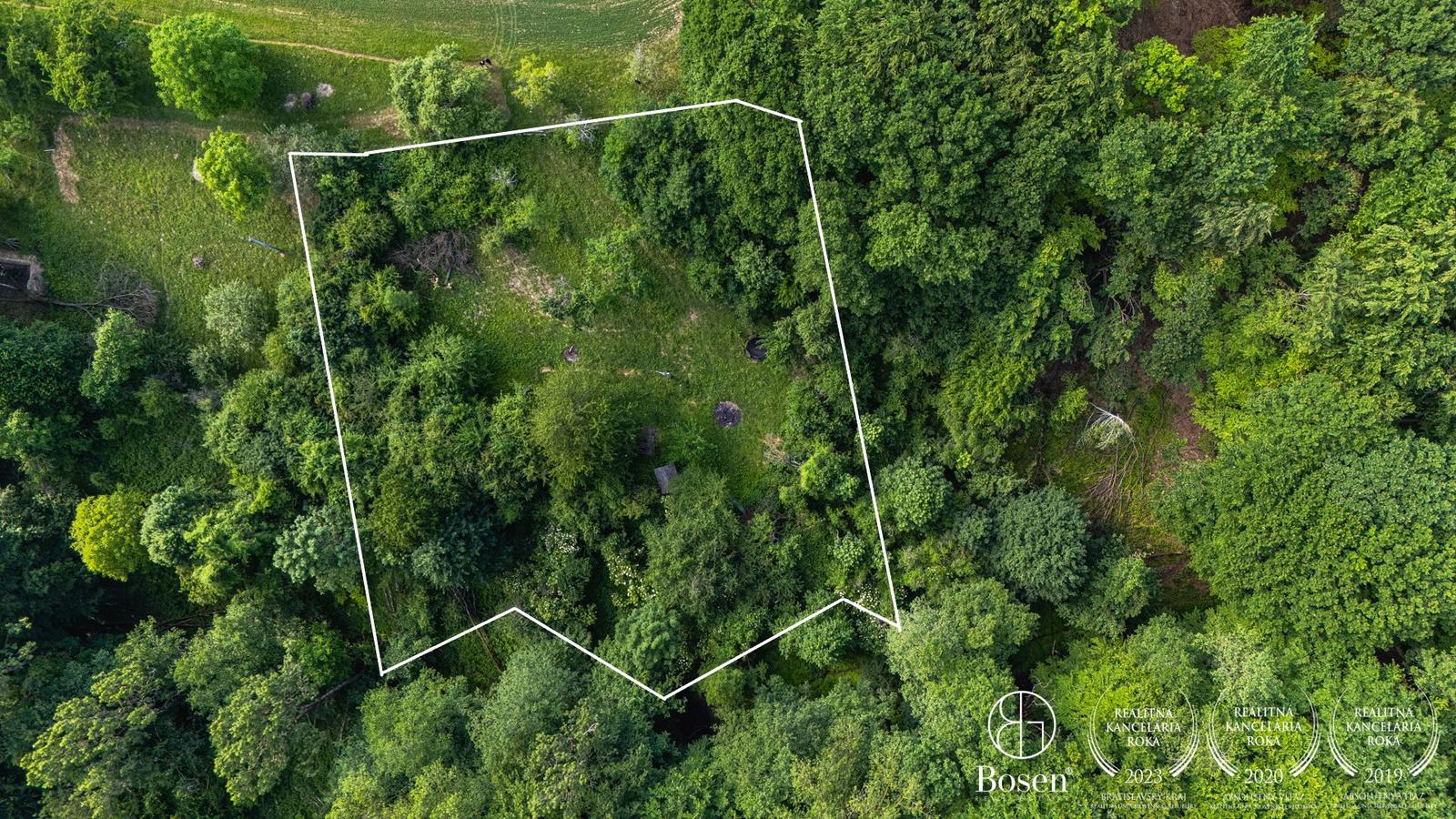 BOSEN | Rekreačný pozemok 4073 m² s maringotkou, studňou a elektrinou, Bukovec okres Myjava