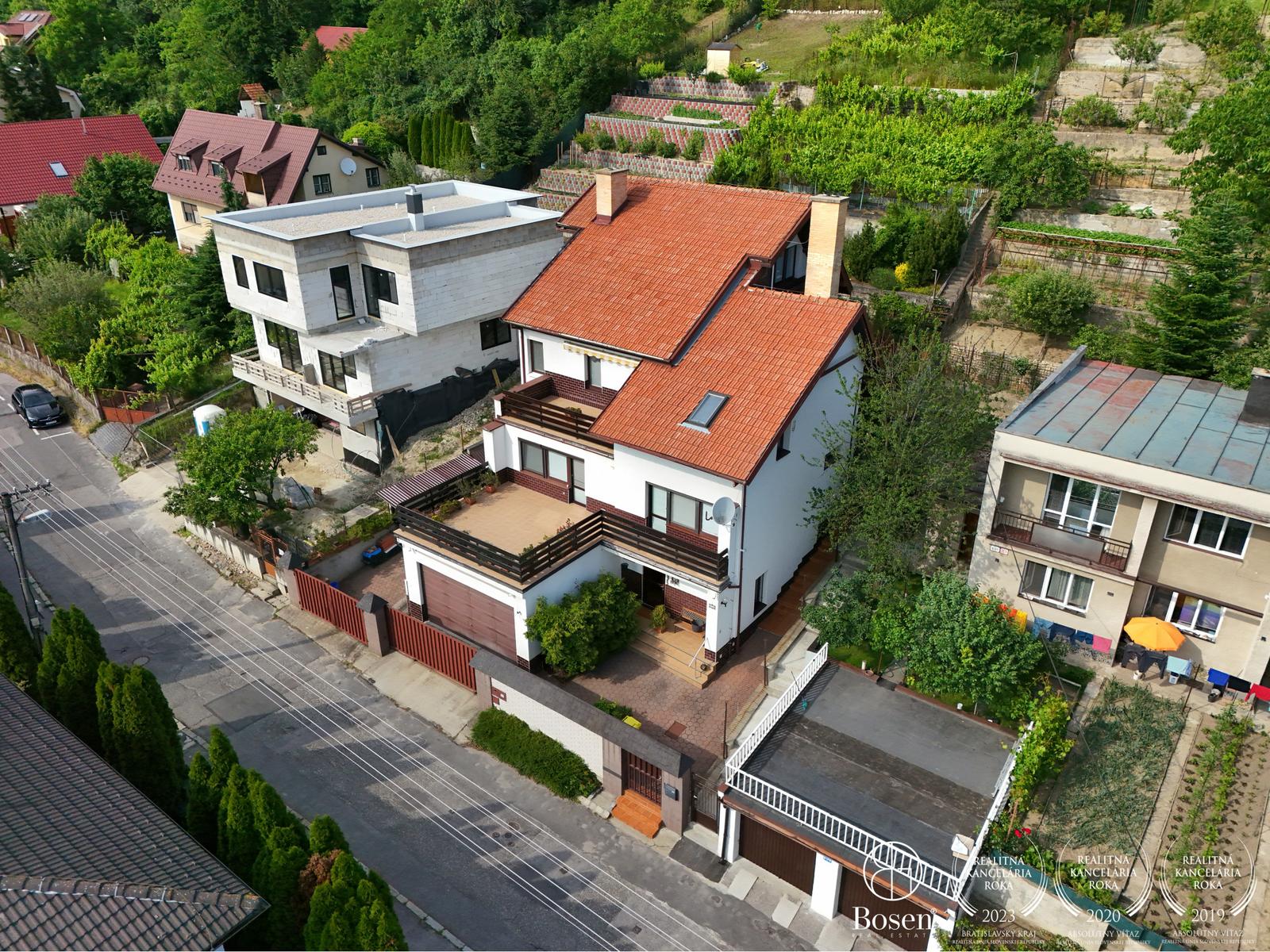 BOSEN | 6 izbový rodinný dom s vinohradom, 889 m2, Líščie údolie