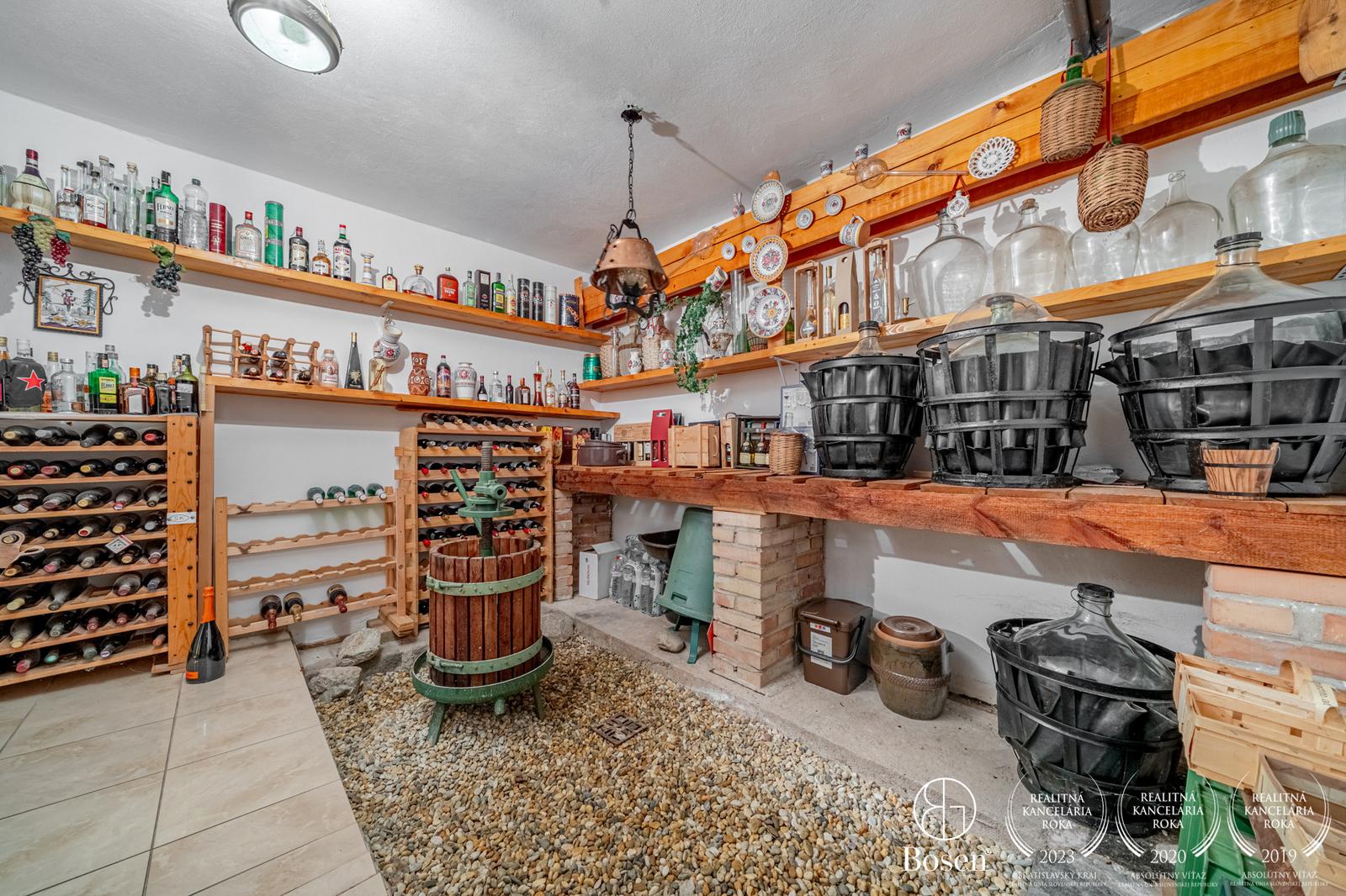 BOSEN | 6 izbový rodinný dom s vinohradom, 889 m2, Líščie údolie – fotka 2
